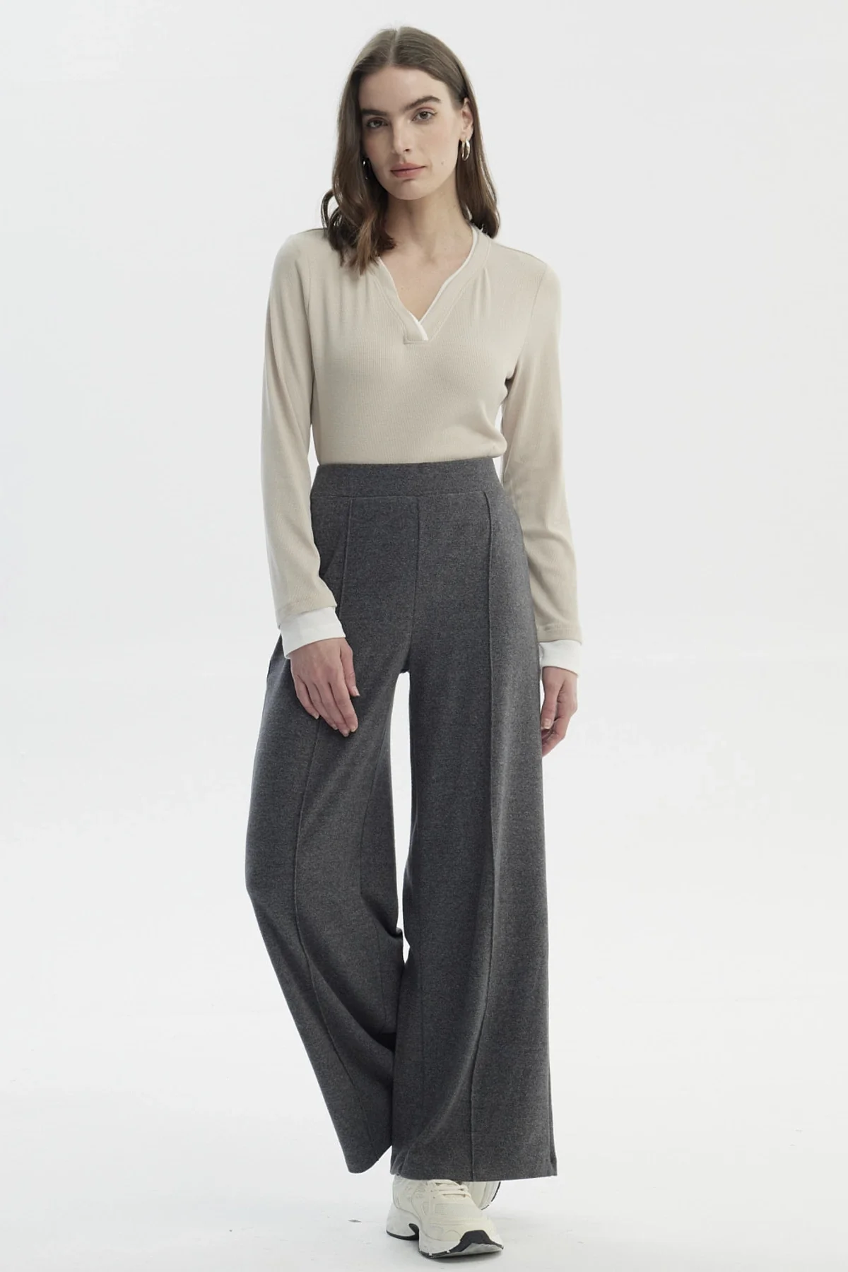 Pantalón Mujer Camman Calce Recto Cortes Gris - Image 4