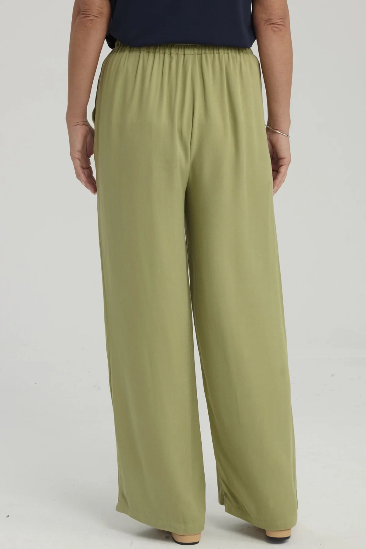 Pantalón Mujer Con Bolsillo Verde Claro - Image 3