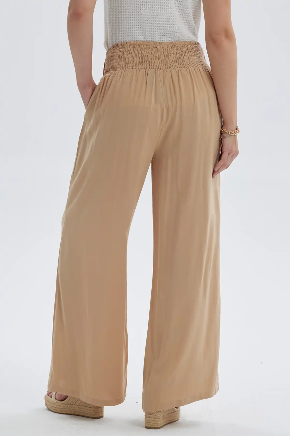 Pantalón Mujer Lazo Con Argolla Camel - Image 3