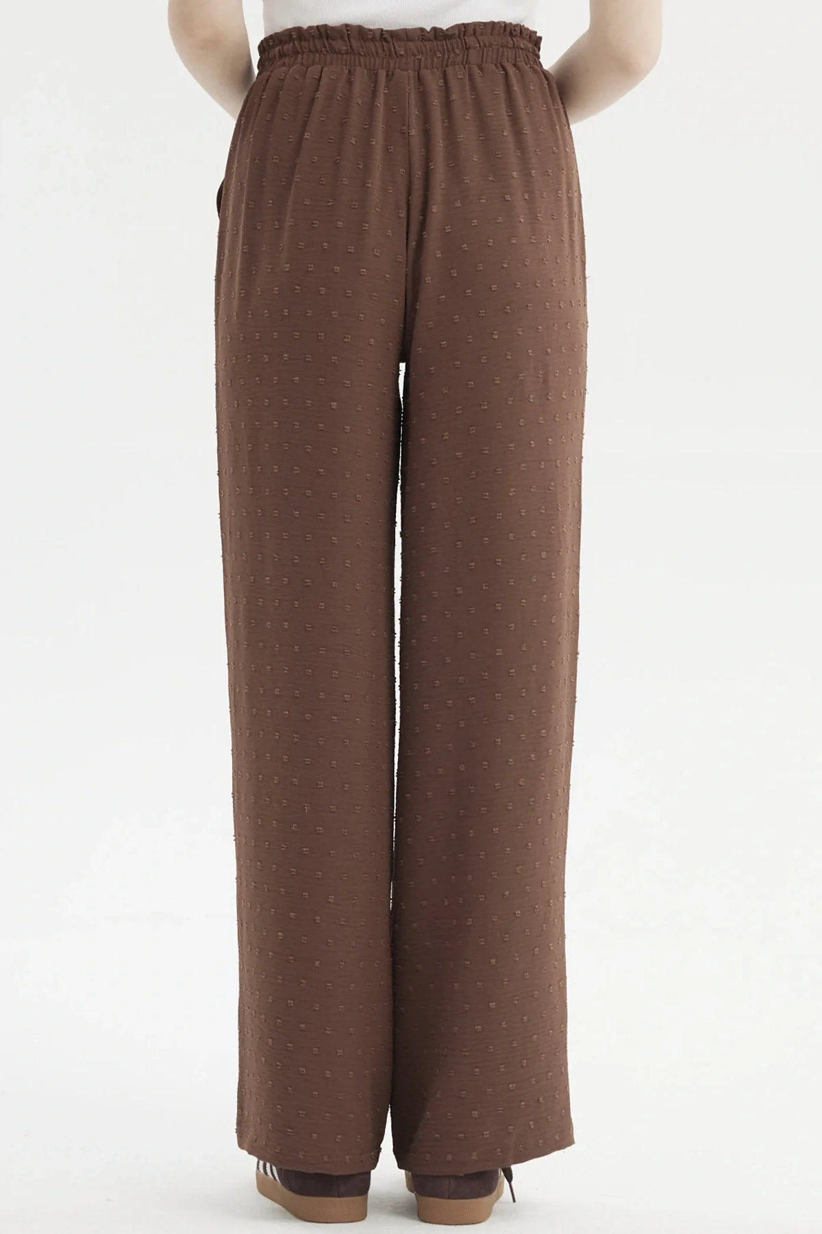 Pantalón Mujer Plumeti Pretina Elasticada Café Oscuro - Image 3