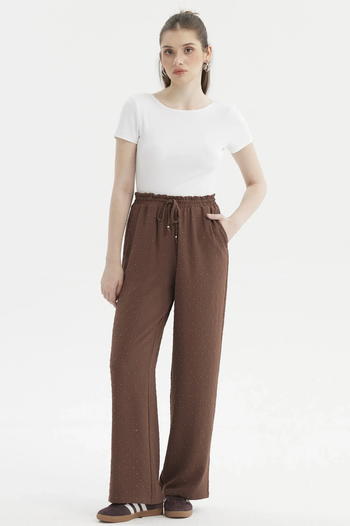 Pantalón Mujer Plumeti Pretina Elasticada Café Oscuro - Image 4