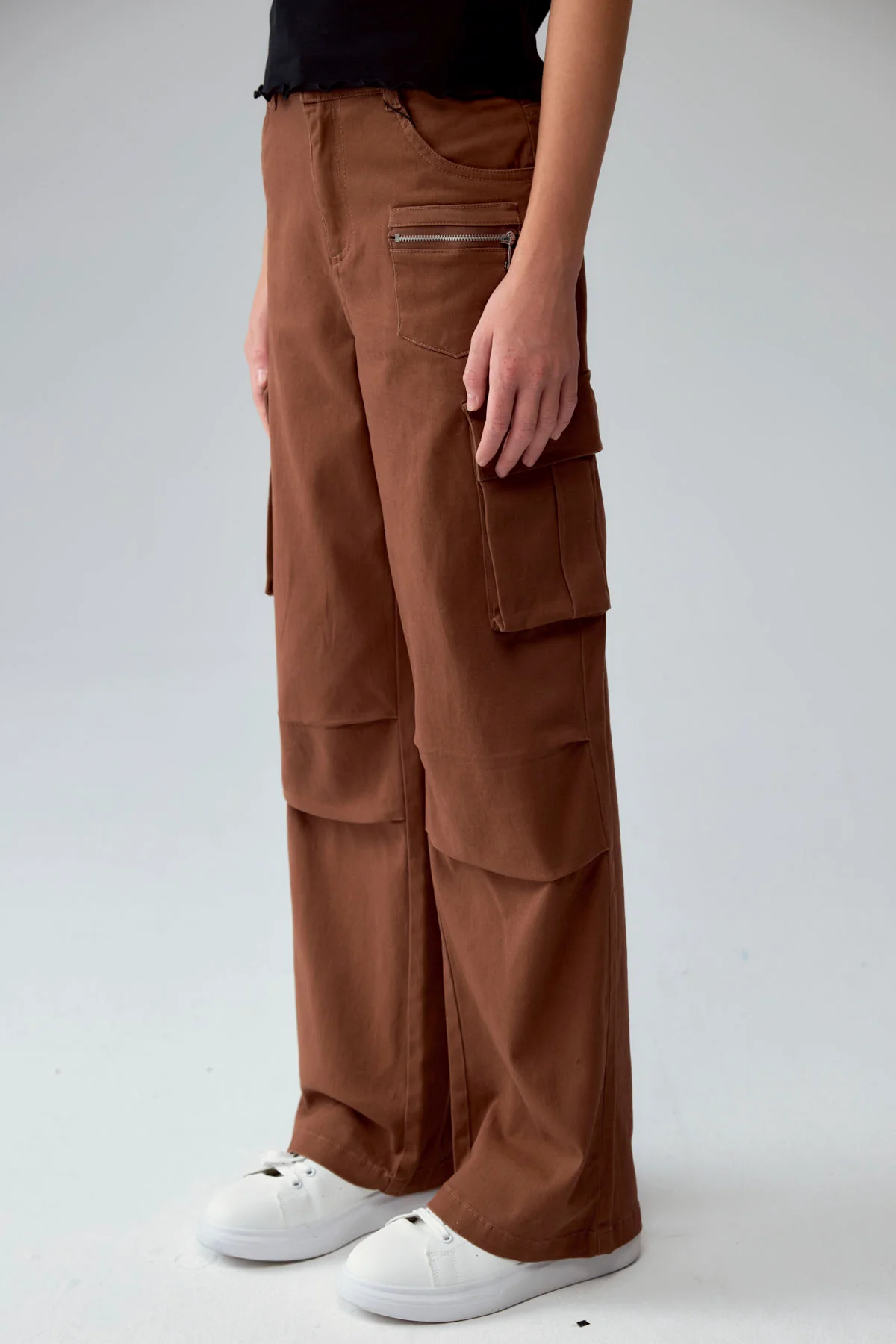 Pantalón Niña Calce Recto Cargo Café - Image 2