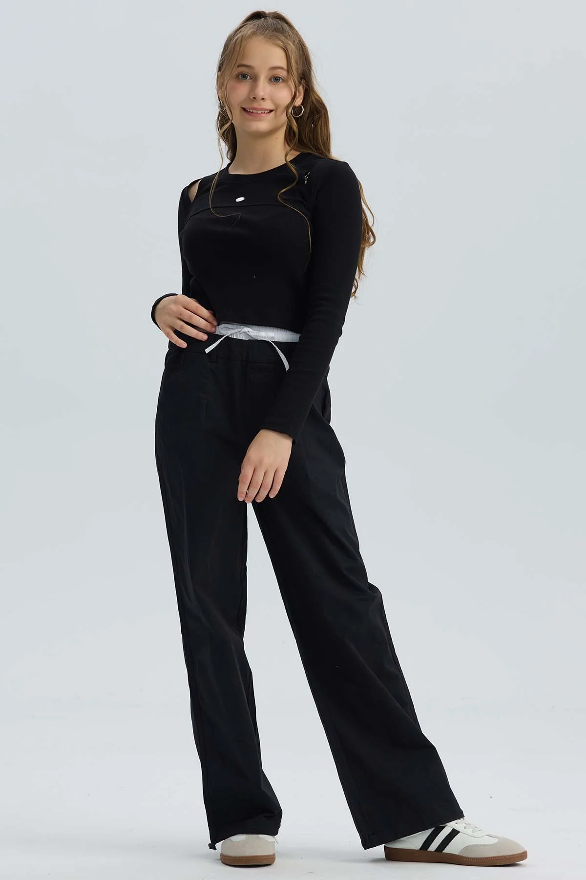 Pantalón Niña Parachute Con Pretina Falsa Negro - Image 4