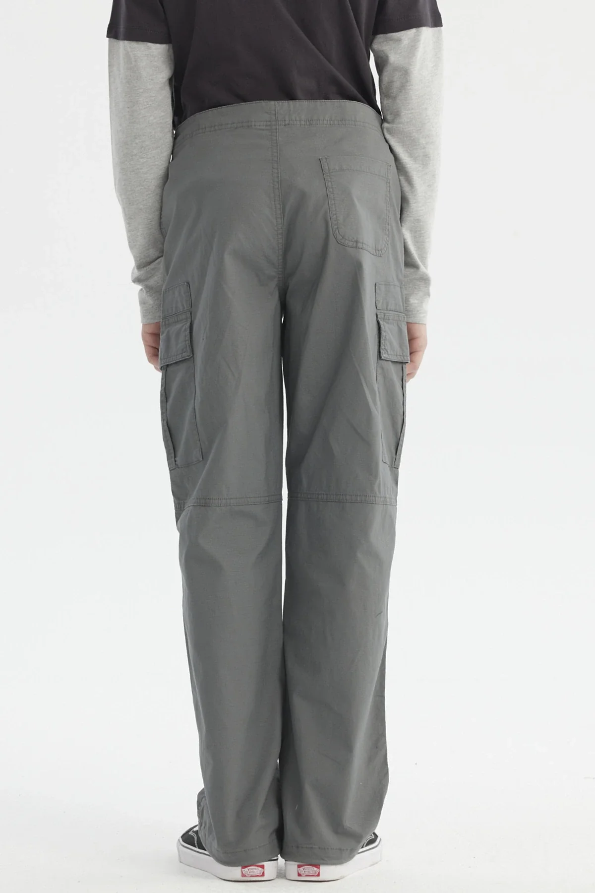 Pantalón Niño Cargo Con Cortes Gris - Image 3