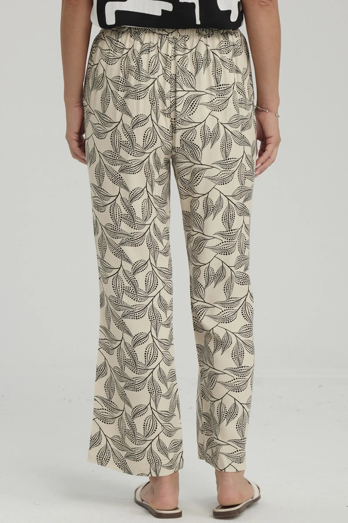 Pantalón Pescador Mujer Print Beige - Image 3