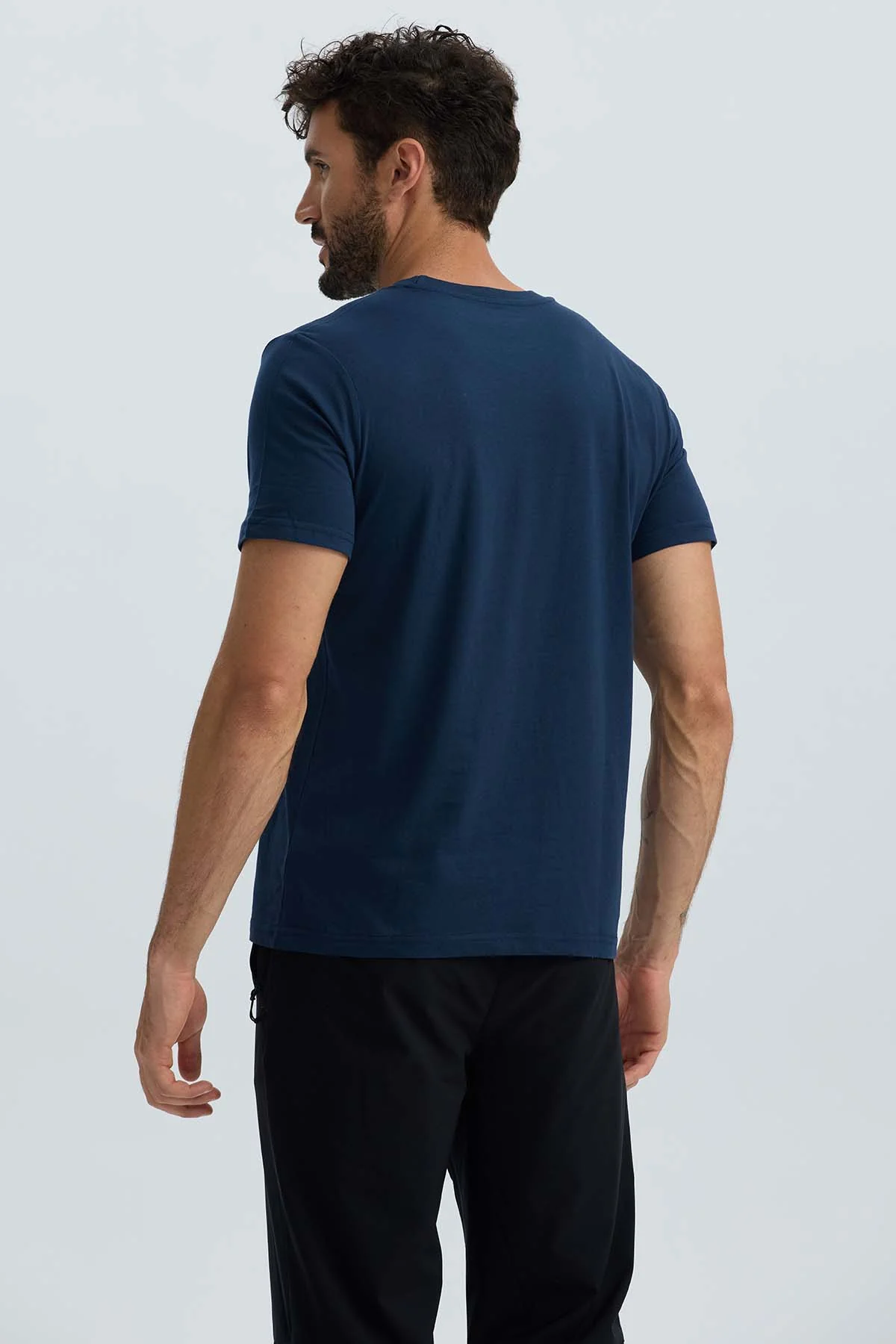 Polera Hombre Básica Con Bolsillo Azul Marino - Image 3