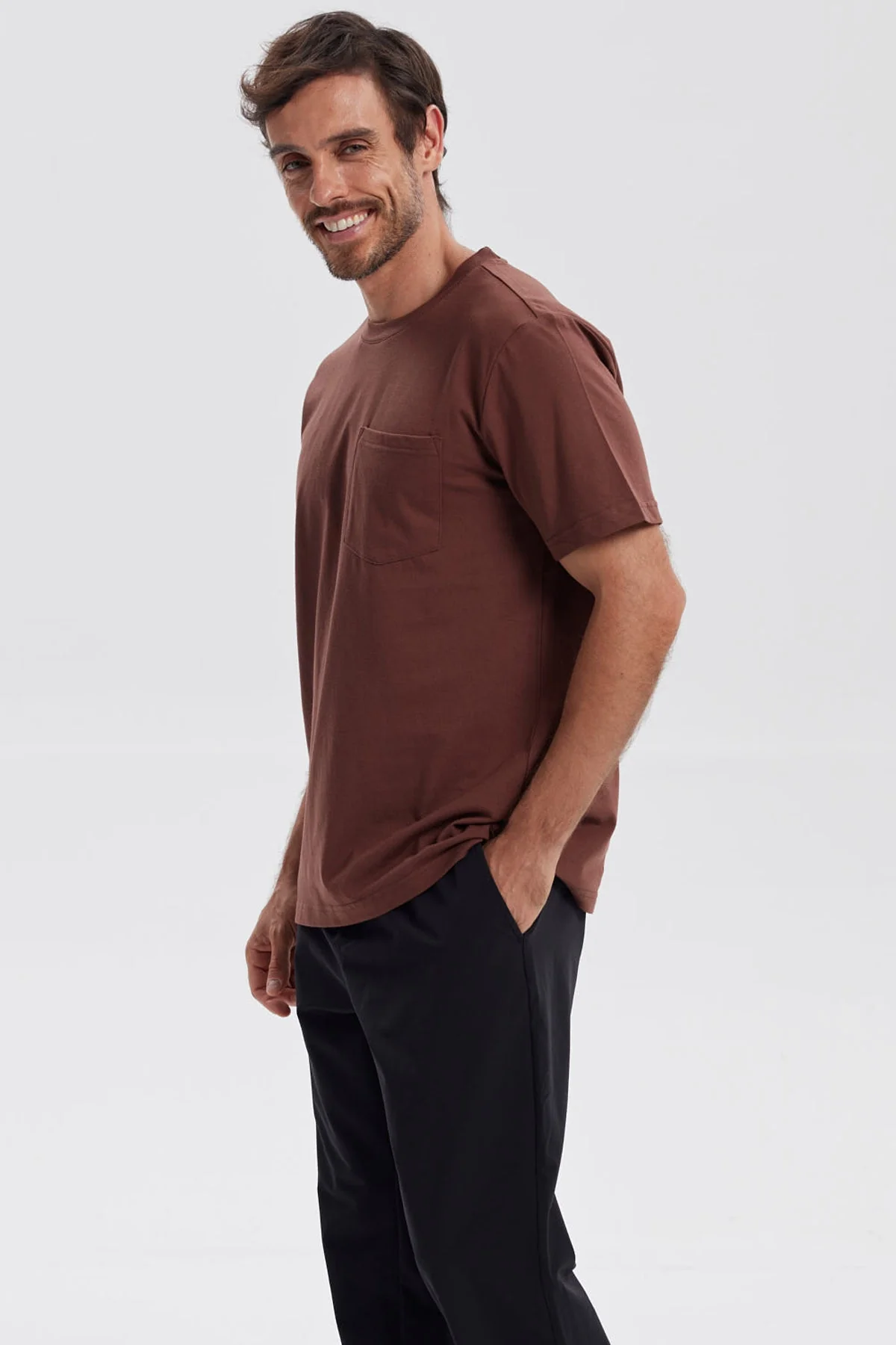 Polera Hombre Básica Con Bolsillo Café Oscuro - Image 2