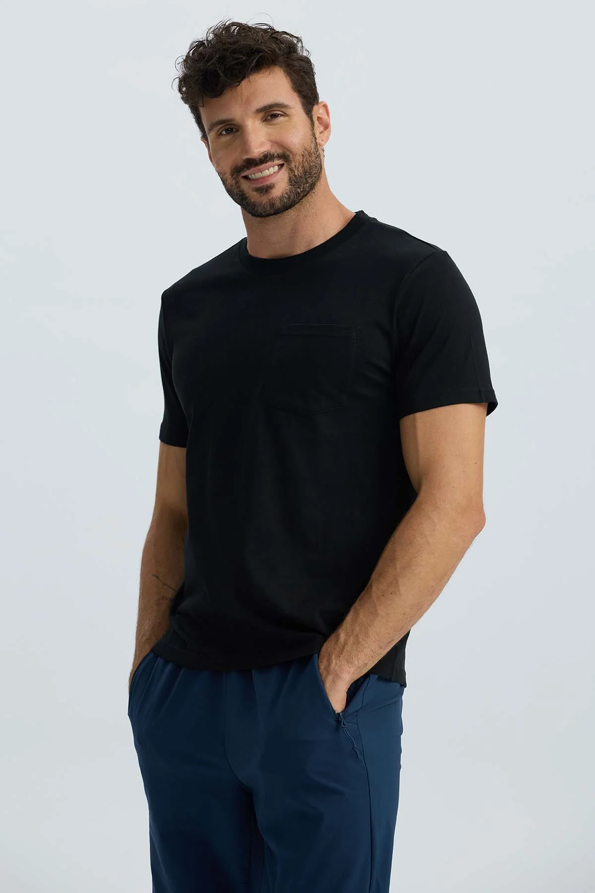 Polera Hombre Básica Con Bolsillo Negro - Image 2