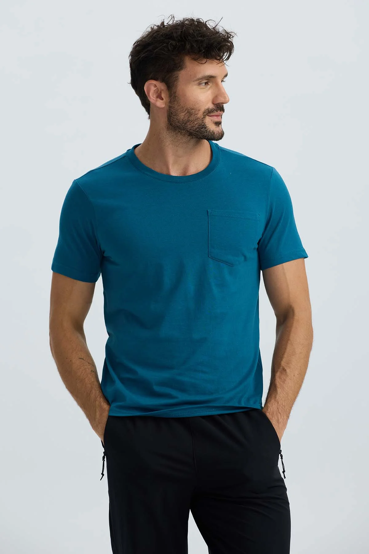 Polera Hombre Básica Con Bolsillo Petroleo - Image 2