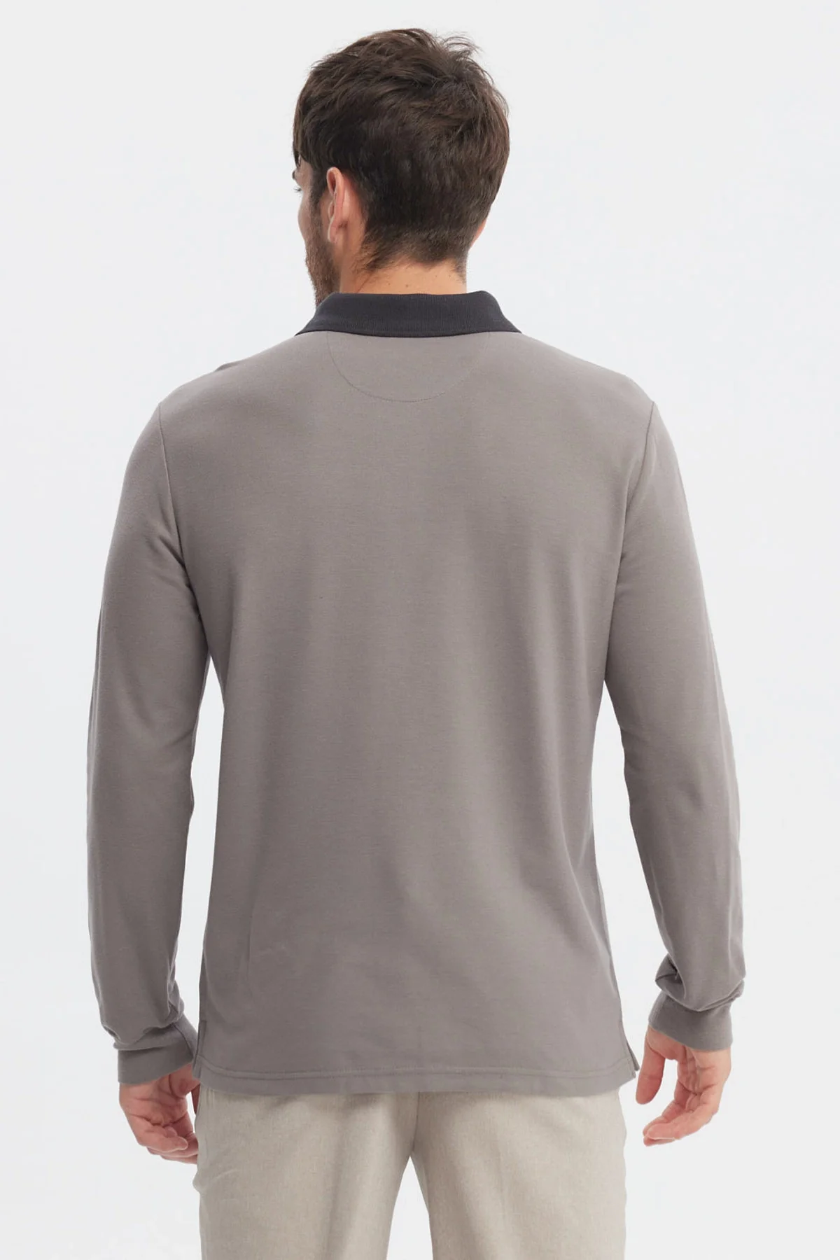 Polera Hombre Cuello Contraste Gris - Image 3