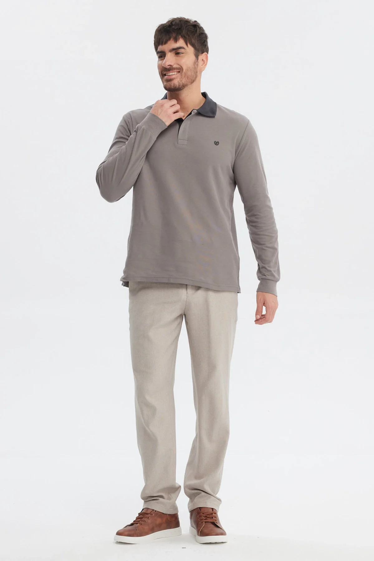 Polera Hombre Cuello Contraste Gris - Image 4