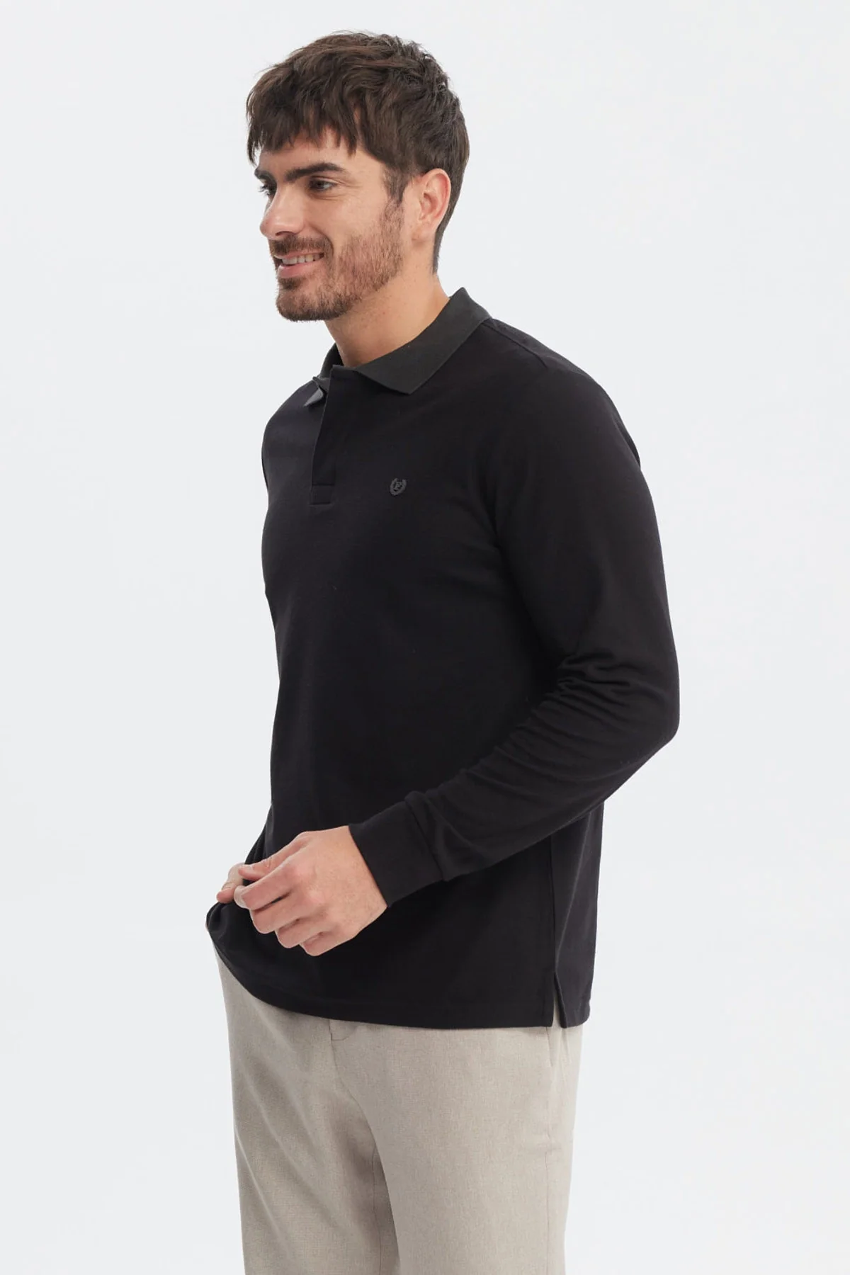 Polera Hombre Cuello Contraste Negro - Image 2