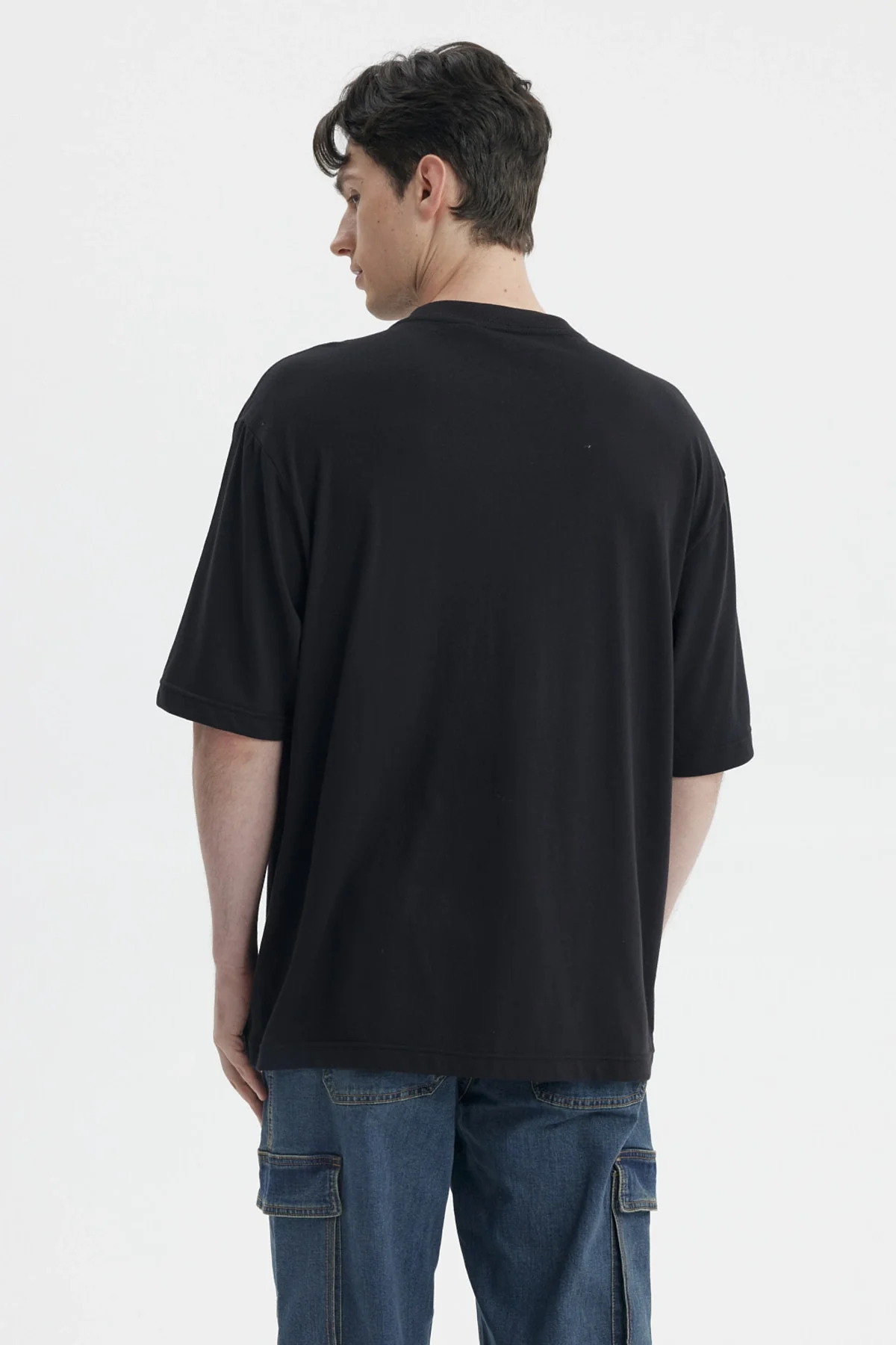 Polera Hombre Estampado Negro / Blanco - Image 3