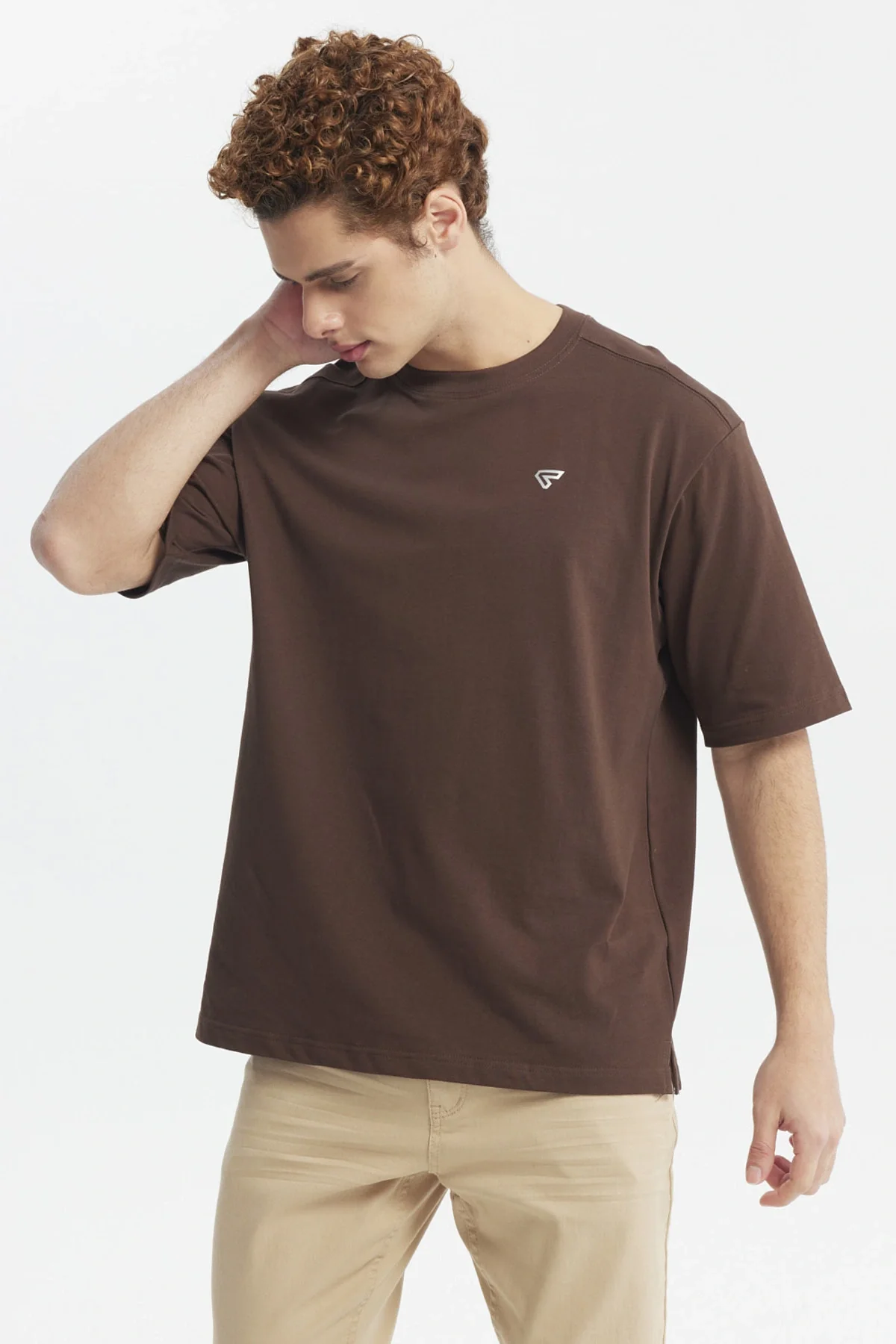 Polera Hombre Label Pecho Chocolate - Image 2