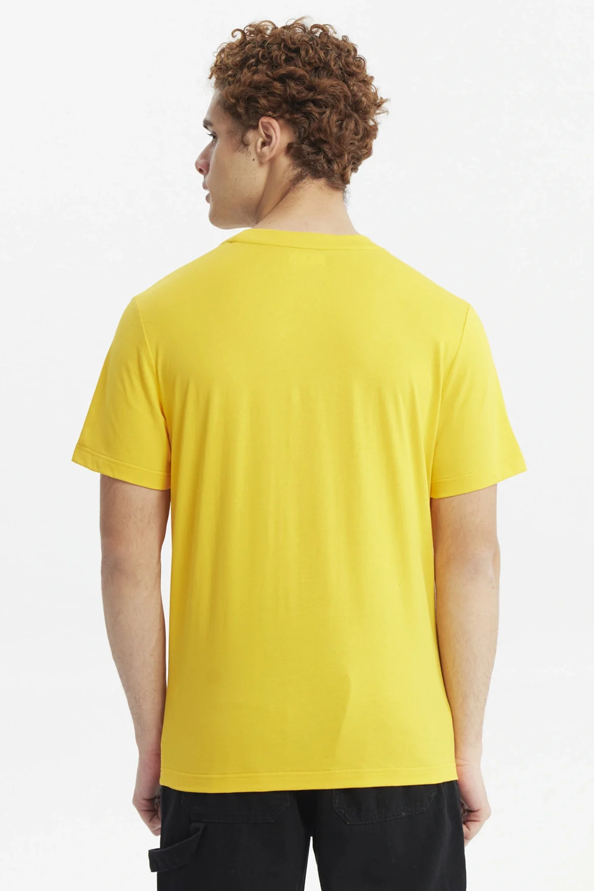 Polera Hombre One Piece Amarillo - Image 3