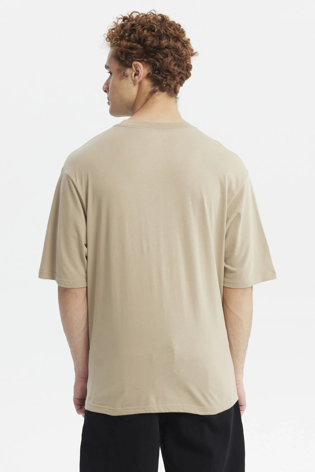 Polera Hombre Oversize Estampada Beige Oscuro - Image 3