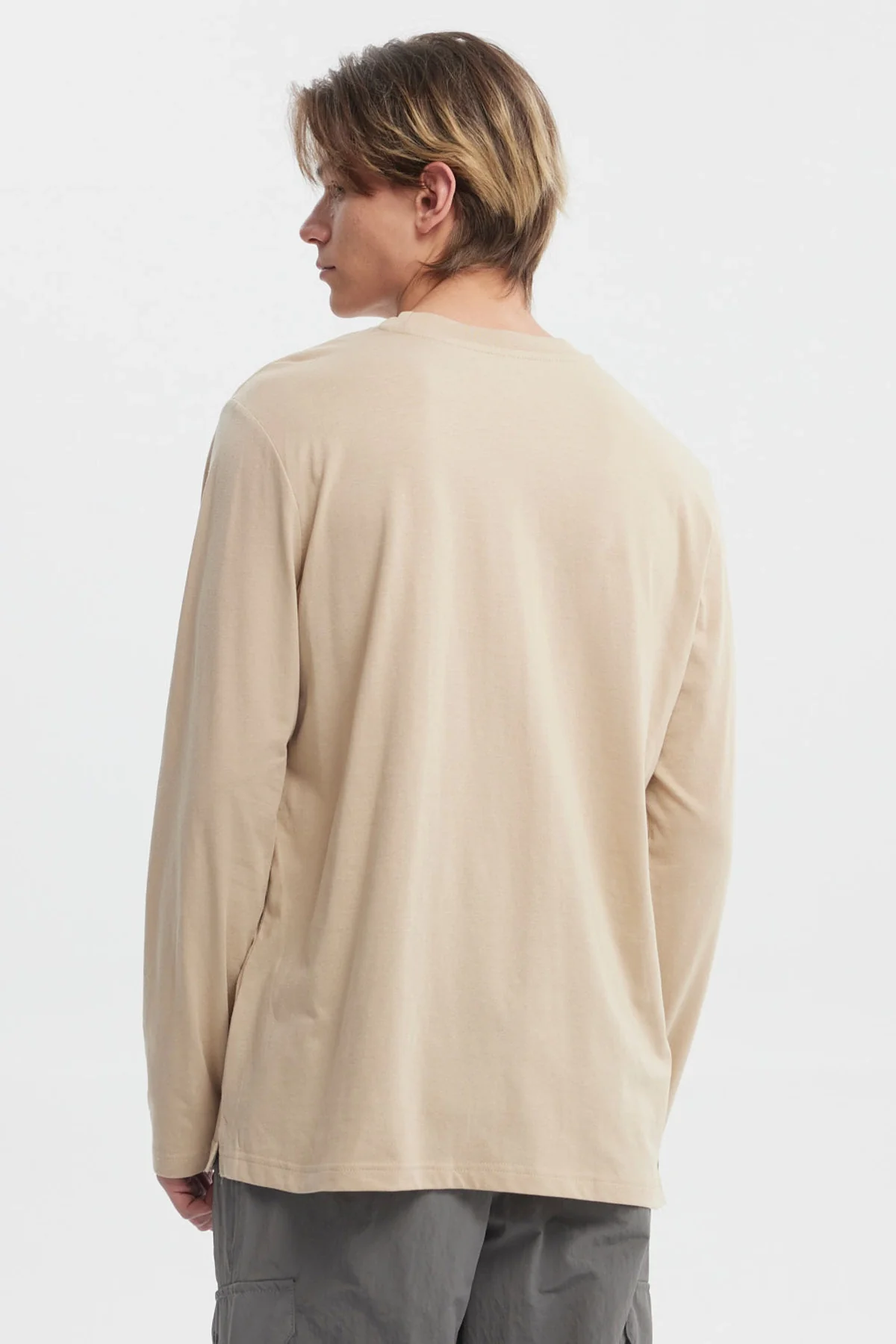Polera Hombre Print Frontal Beige Oscuro - Image 3