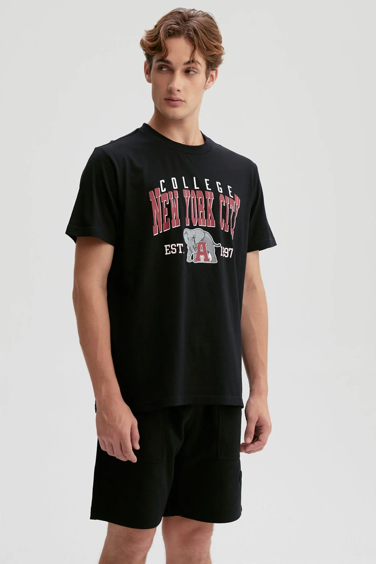 Polera Hombre Print Posicional Negro / Rojo - Image 2