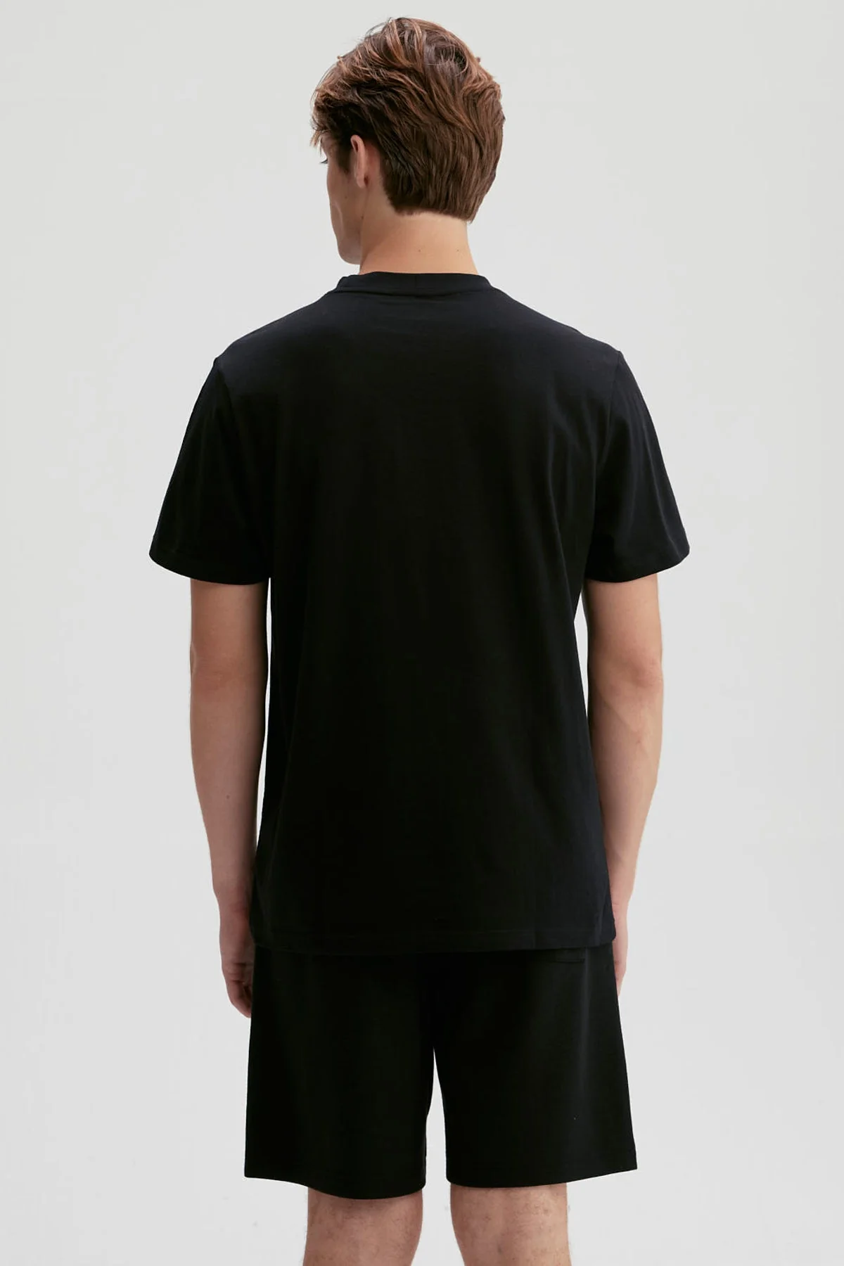 Polera Hombre Print Posicional Negro / Rojo - Image 3