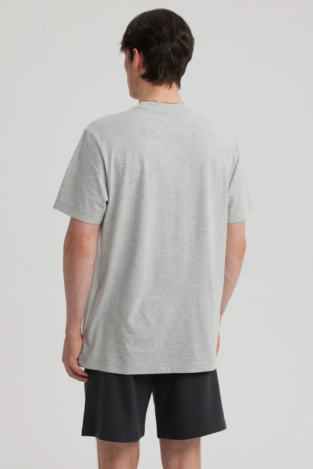 Polera Hombre Print Regular Fit Gris - Image 3