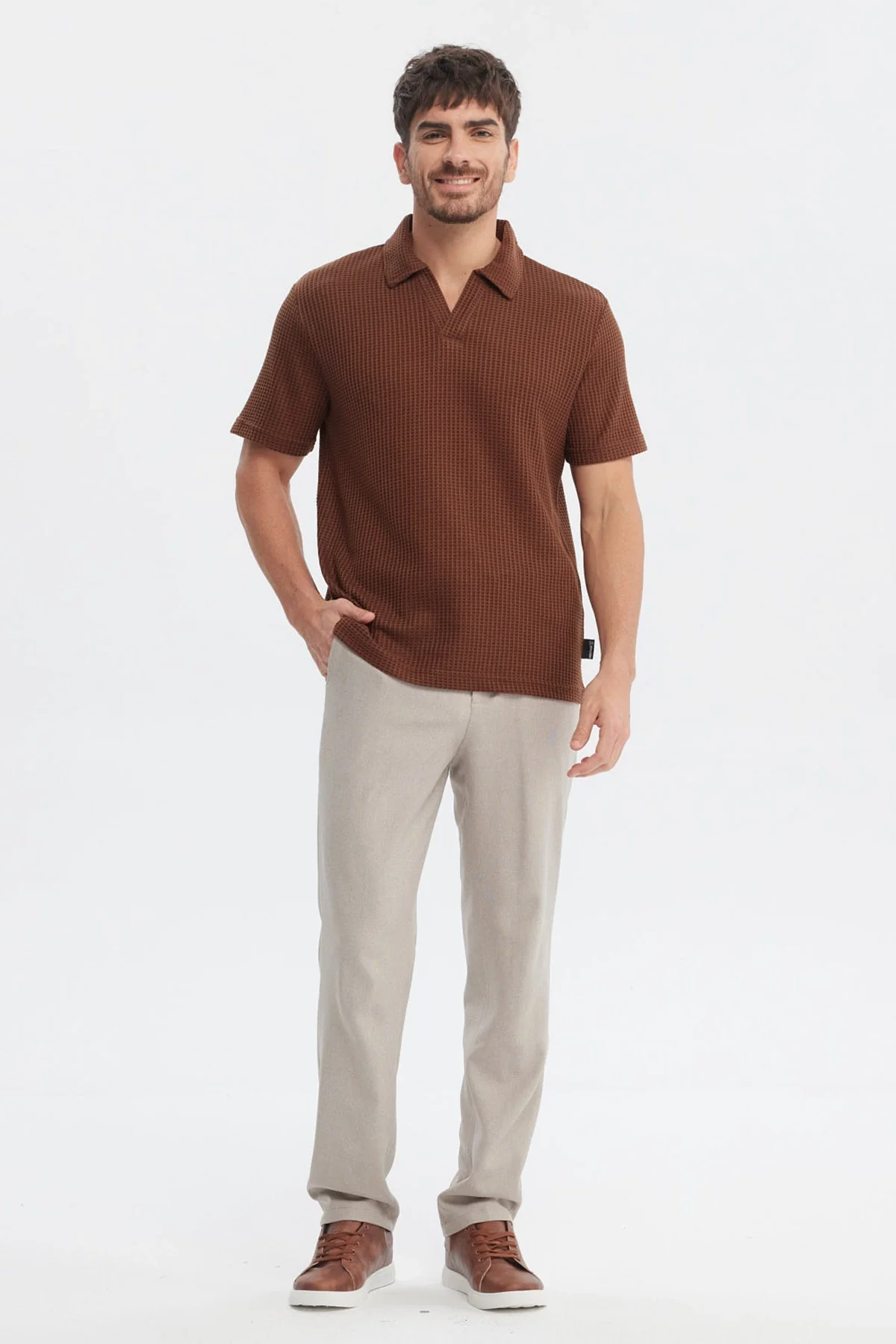 Polera Hombre Slim Cuello Polo Café - Image 4