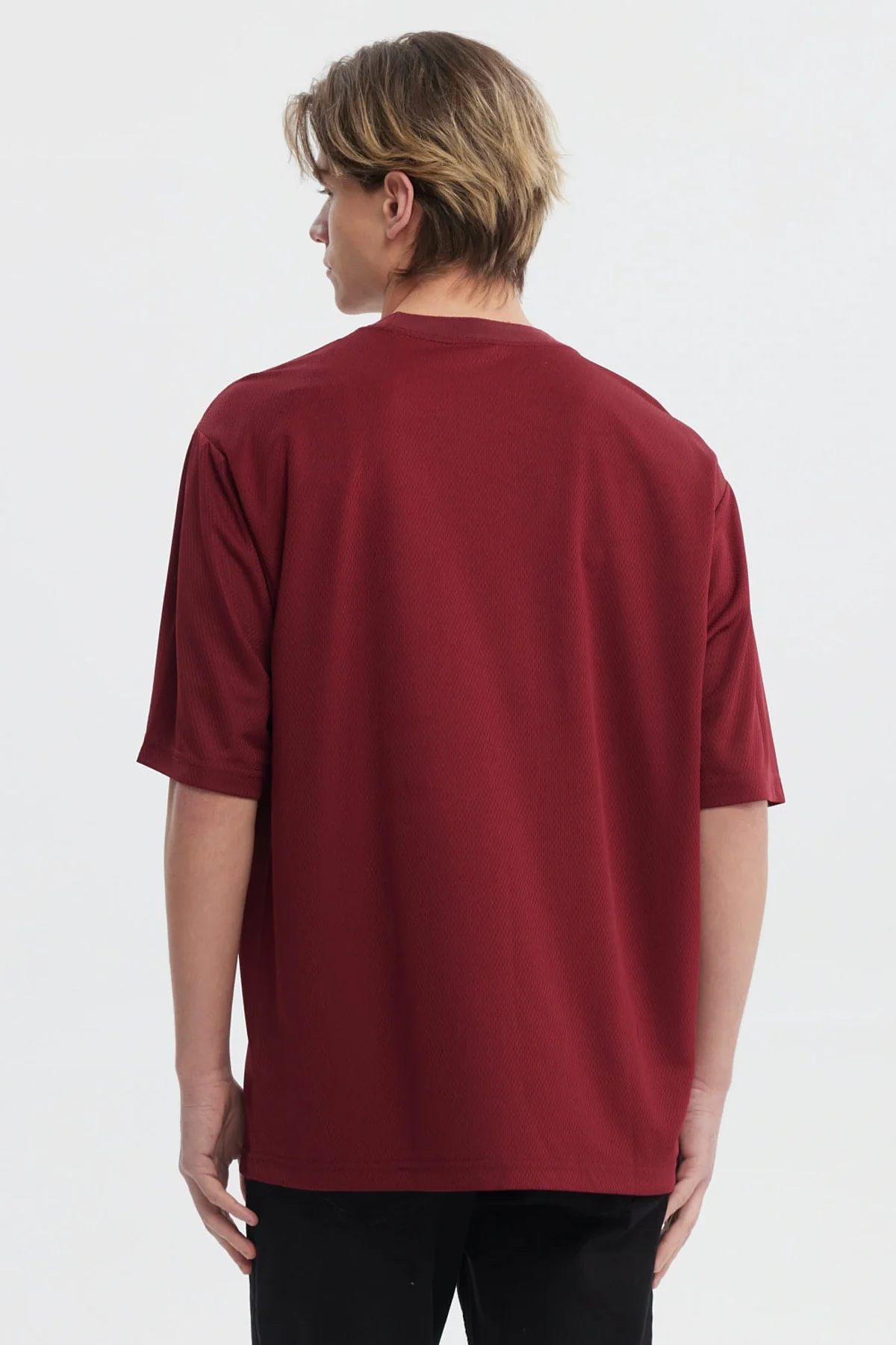 Polera Hombre Slim Cuello Redondo Burdeo - Image 3