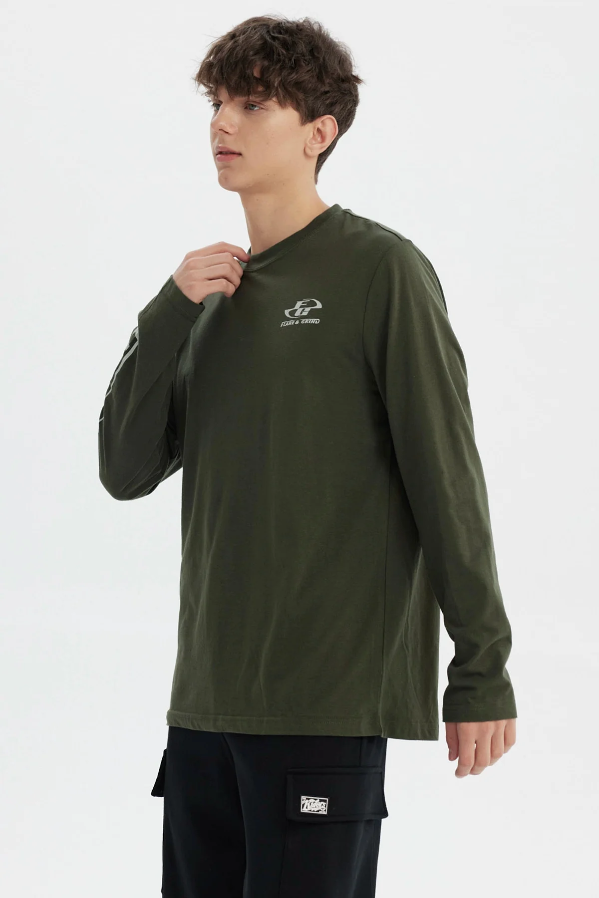 Polera Hombre Slim Verde Militar - Image 2