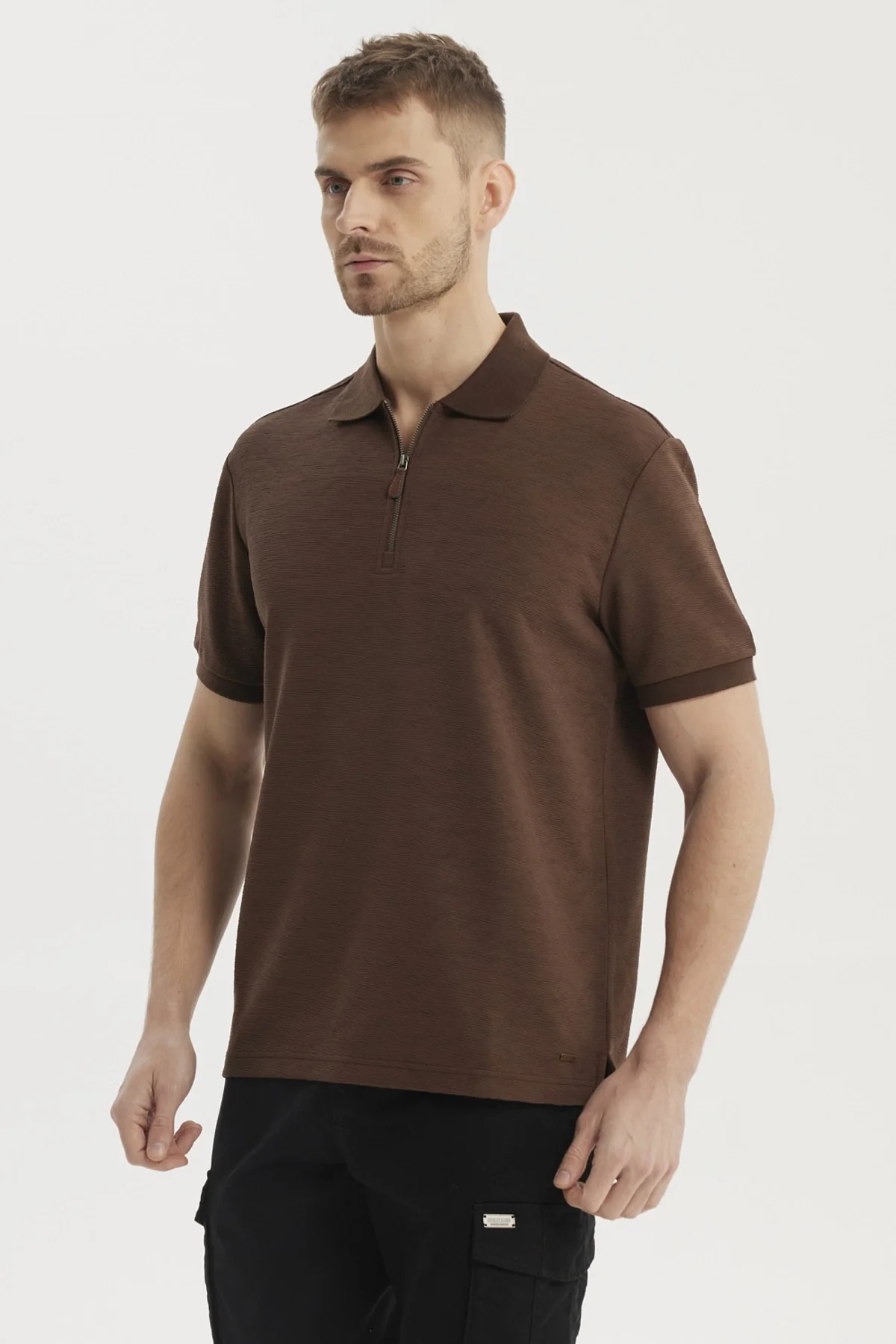Polera Hombre Textura Vertical Chocolate - Image 2
