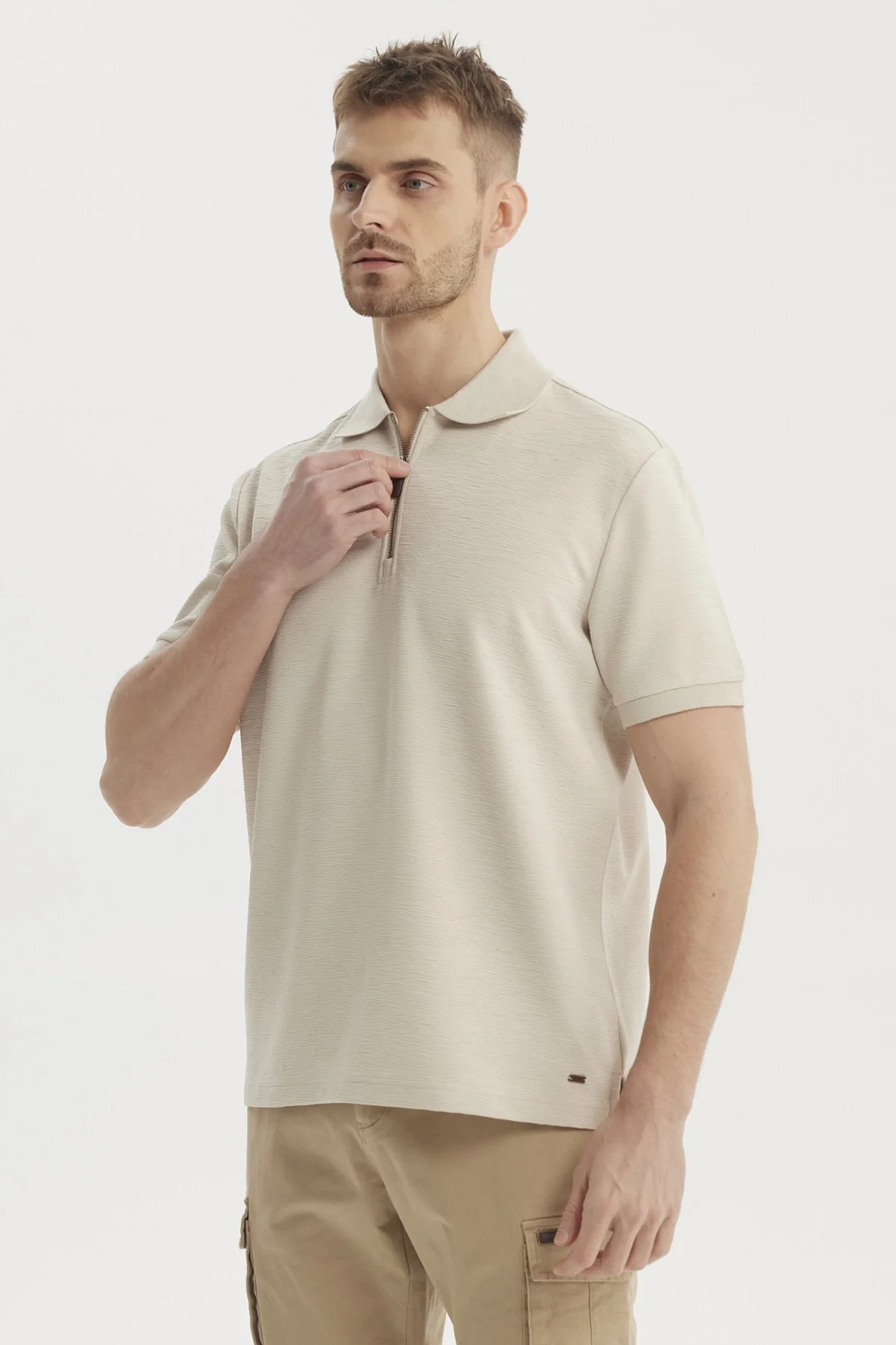 Polera Hombre Textura Vertical Gris Claro - Image 2