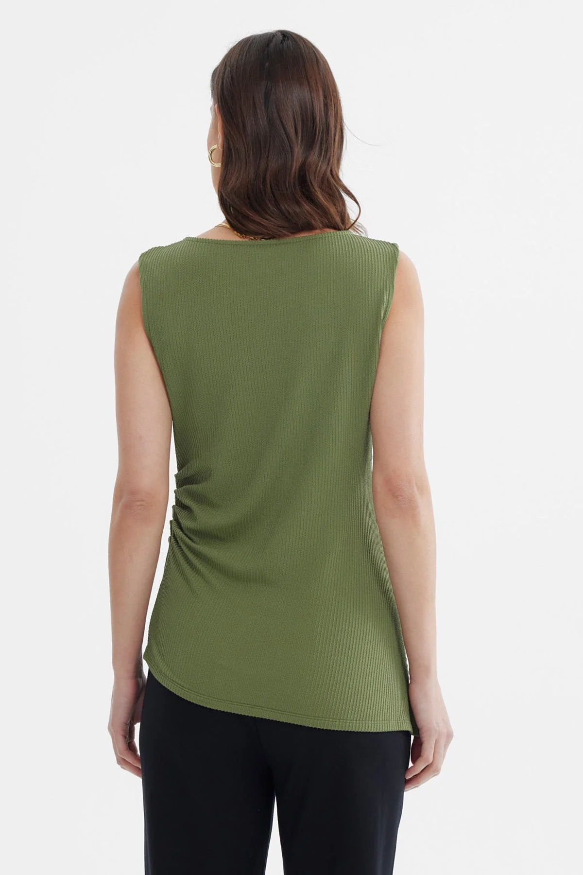 Polera Mujer Ajustada Sin Mangas Verde Olivo - Image 3