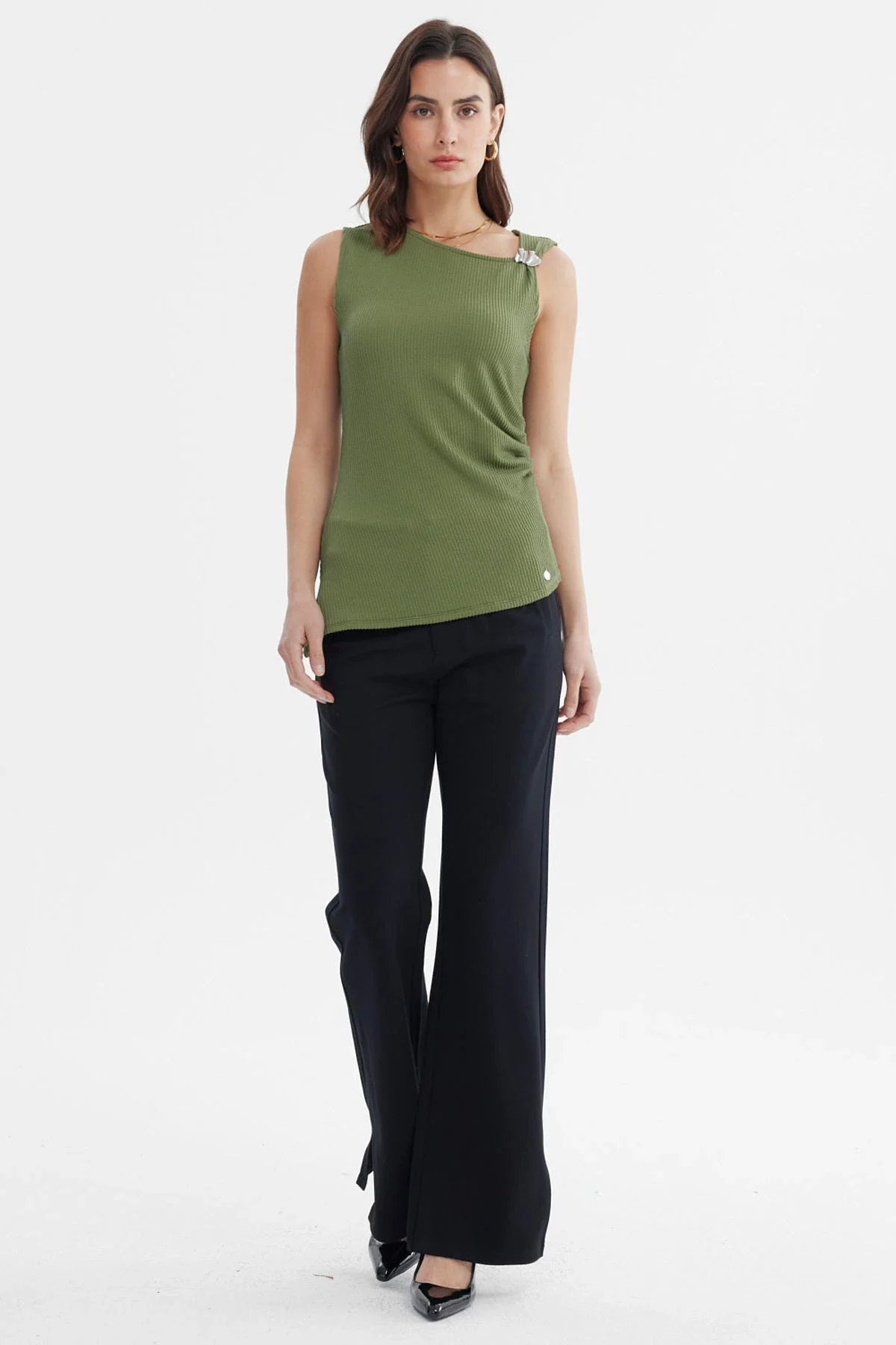 Polera Mujer Ajustada Sin Mangas Verde Olivo - Image 4