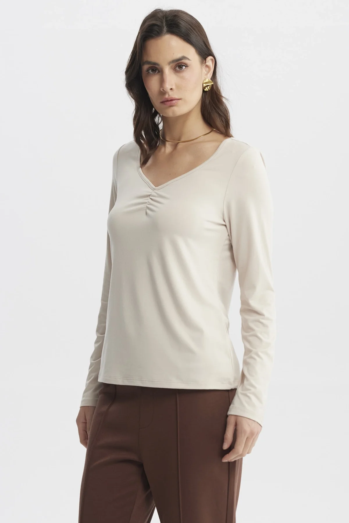 Polera Mujer Ajustado Cuello V Arena - Image 2
