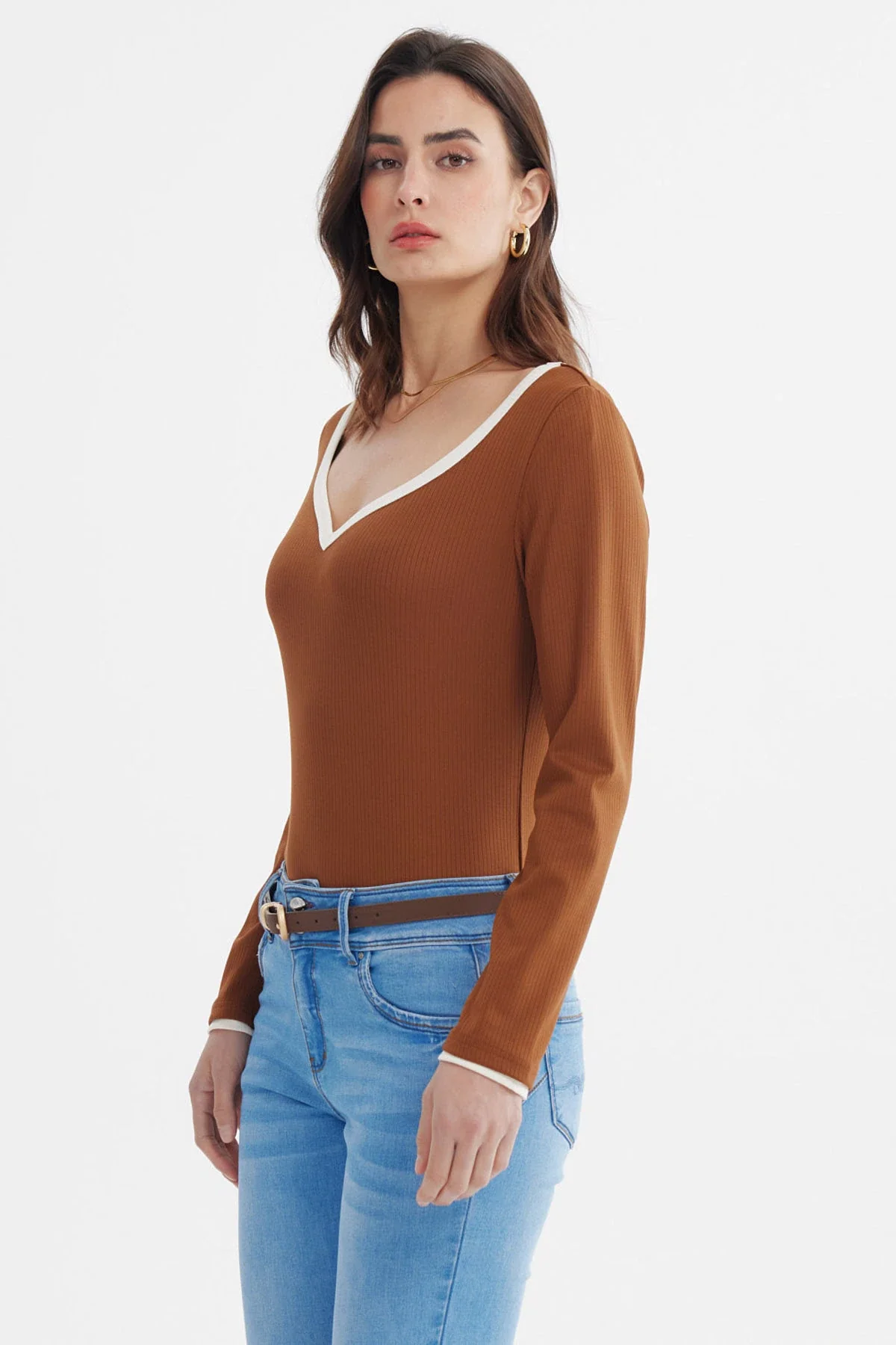 Polera Mujer Ajustado Cuello V Café - Image 2