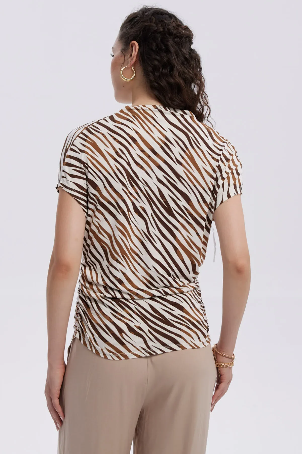 Polera Mujer Animal Print Beige - Image 3