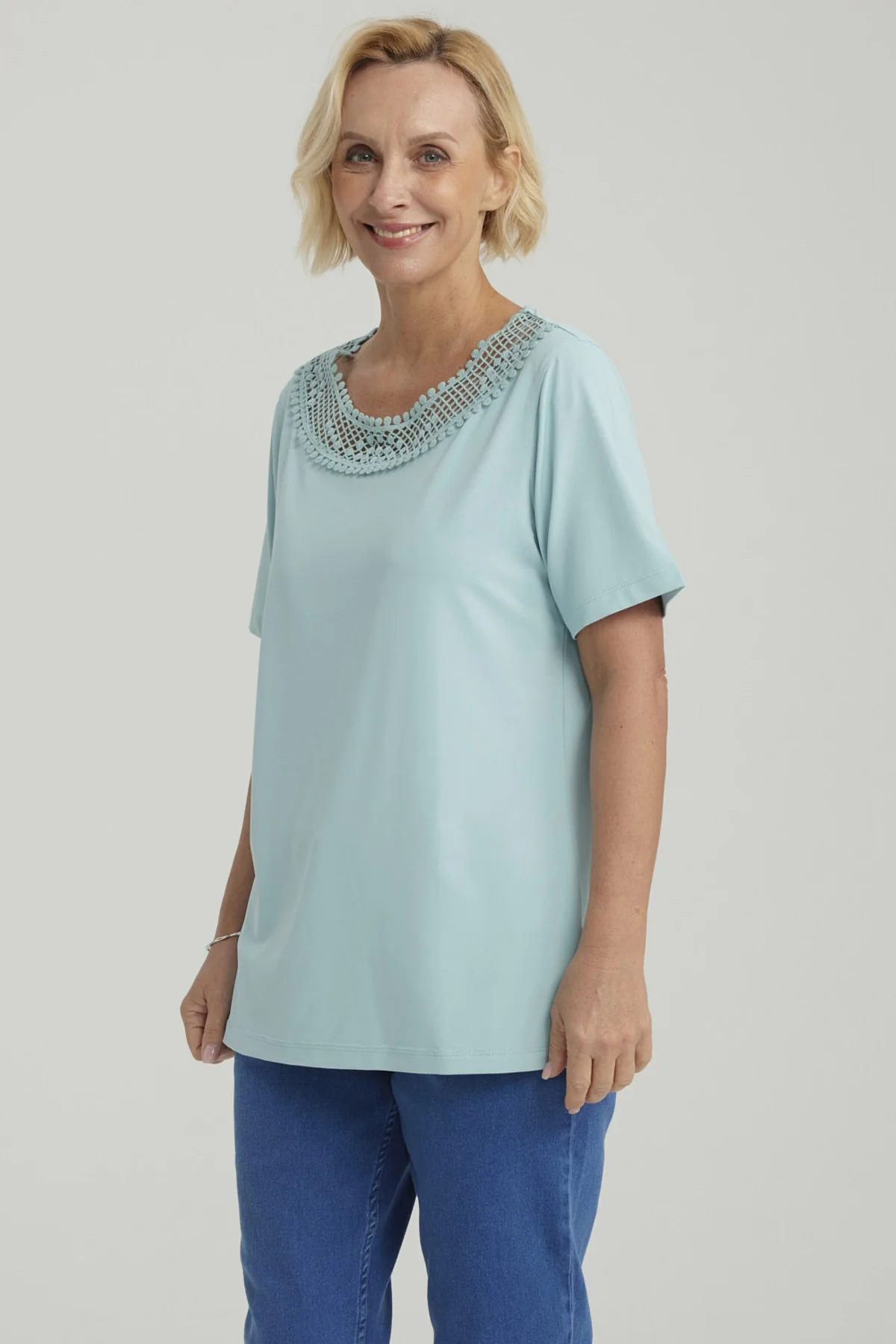 Polera Mujer Aplicación Cuello Celeste - Image 2
