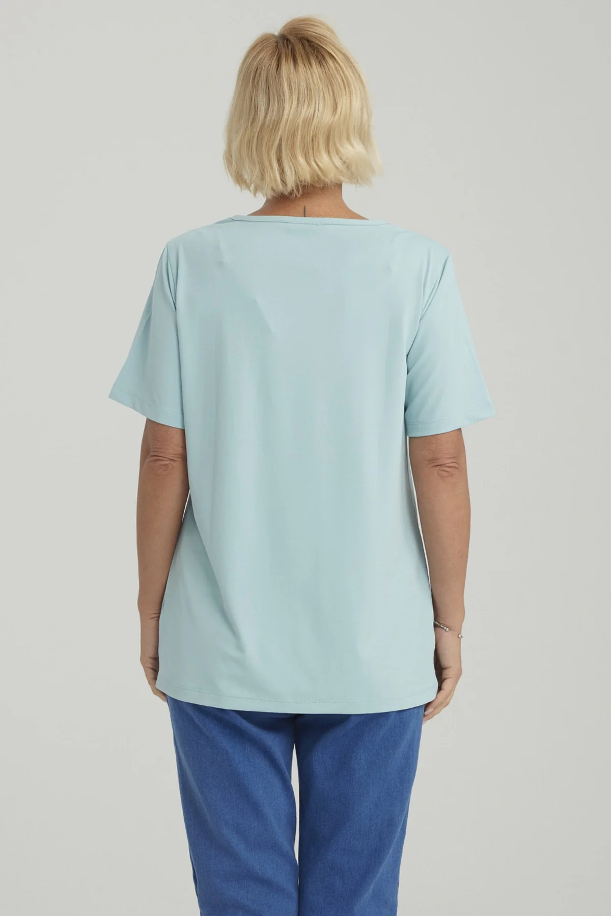 Polera Mujer Aplicación Cuello Celeste - Image 3