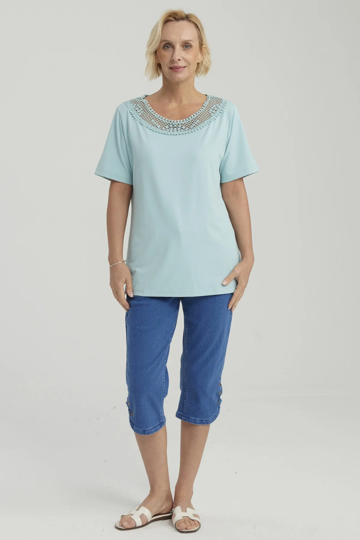Polera Mujer Aplicación Cuello Celeste - Image 4