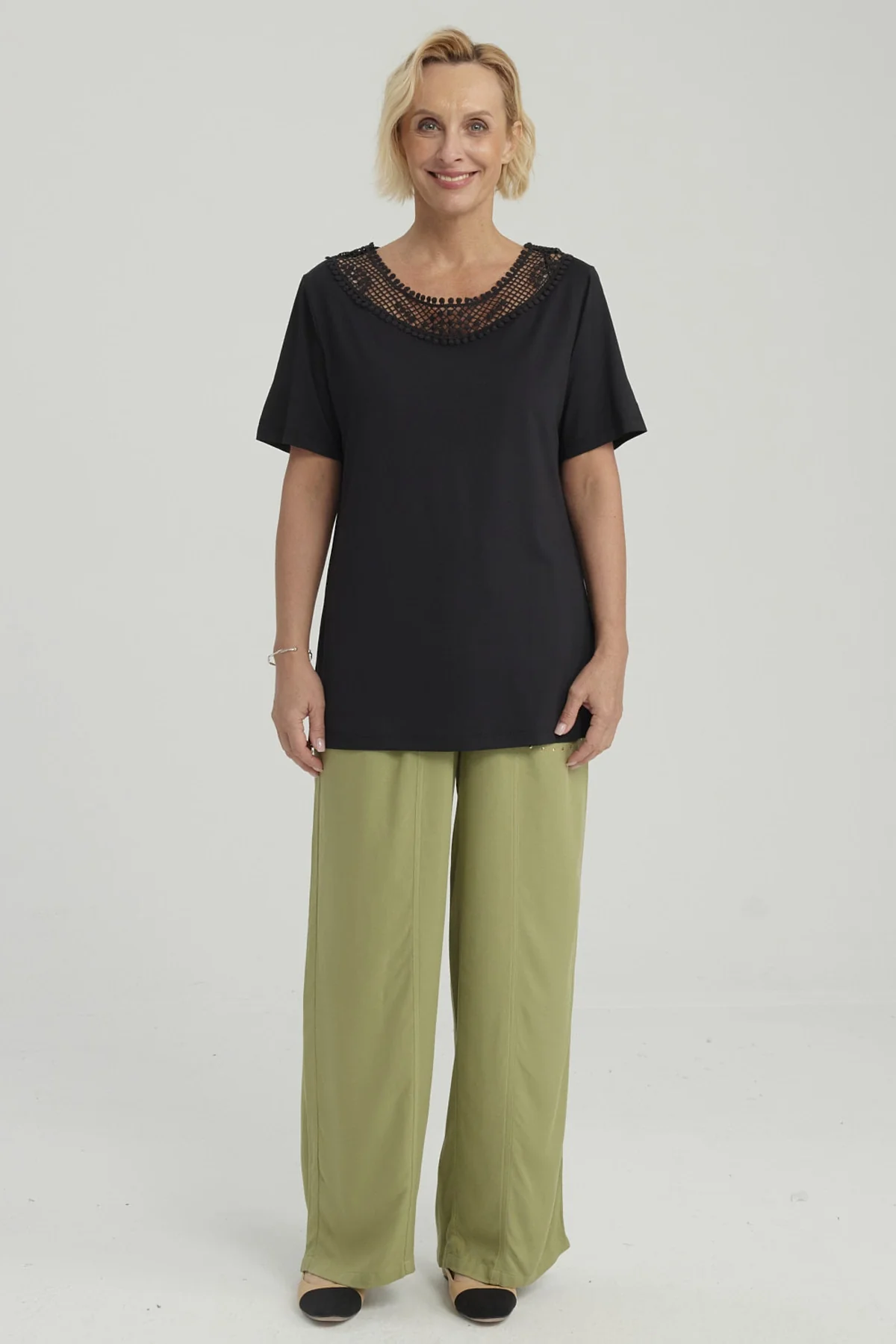 Polera Mujer Aplicación Cuello Negro - Image 4