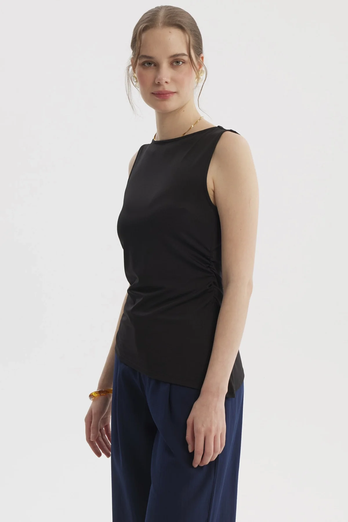 Polera Mujer Basta Asimétrica Negro - Image 2