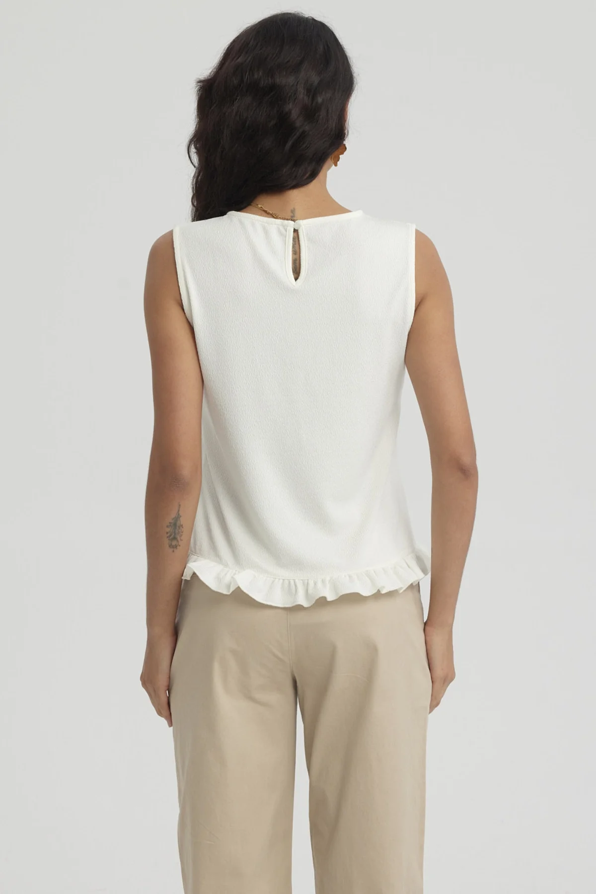 Polera Mujer Basta Con Vuelos Crema - Image 3
