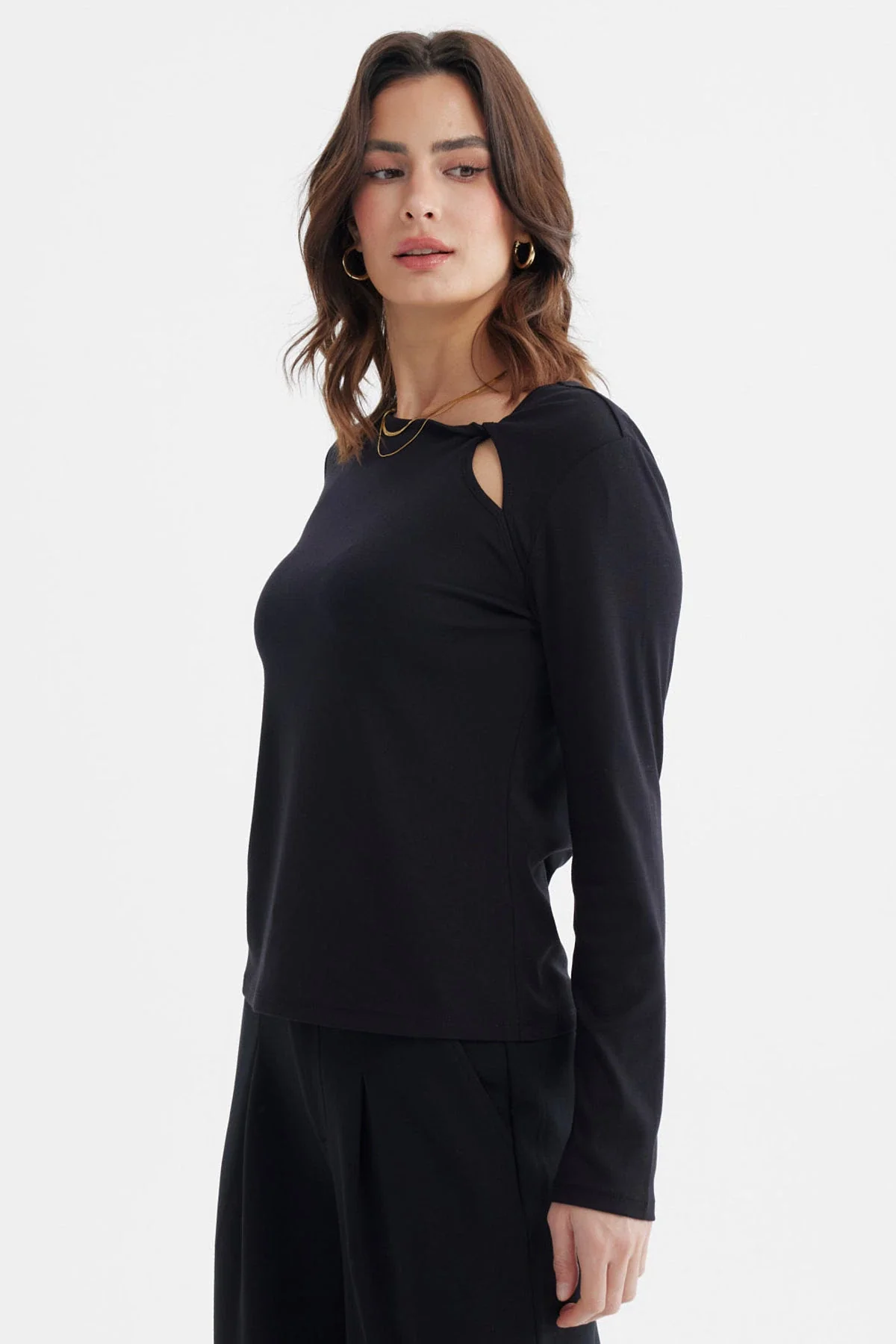 Polera Mujer Con Abertura Y Nudo Negro - Image 2