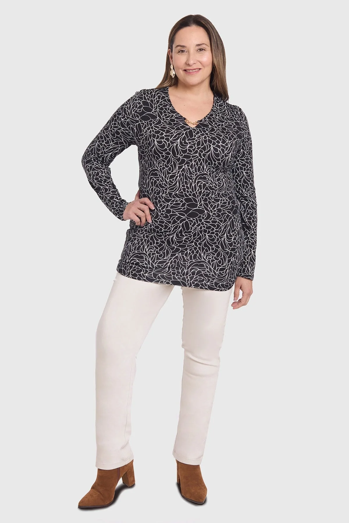 Polera Mujer Con Aplicación Escote Negro - Image 4