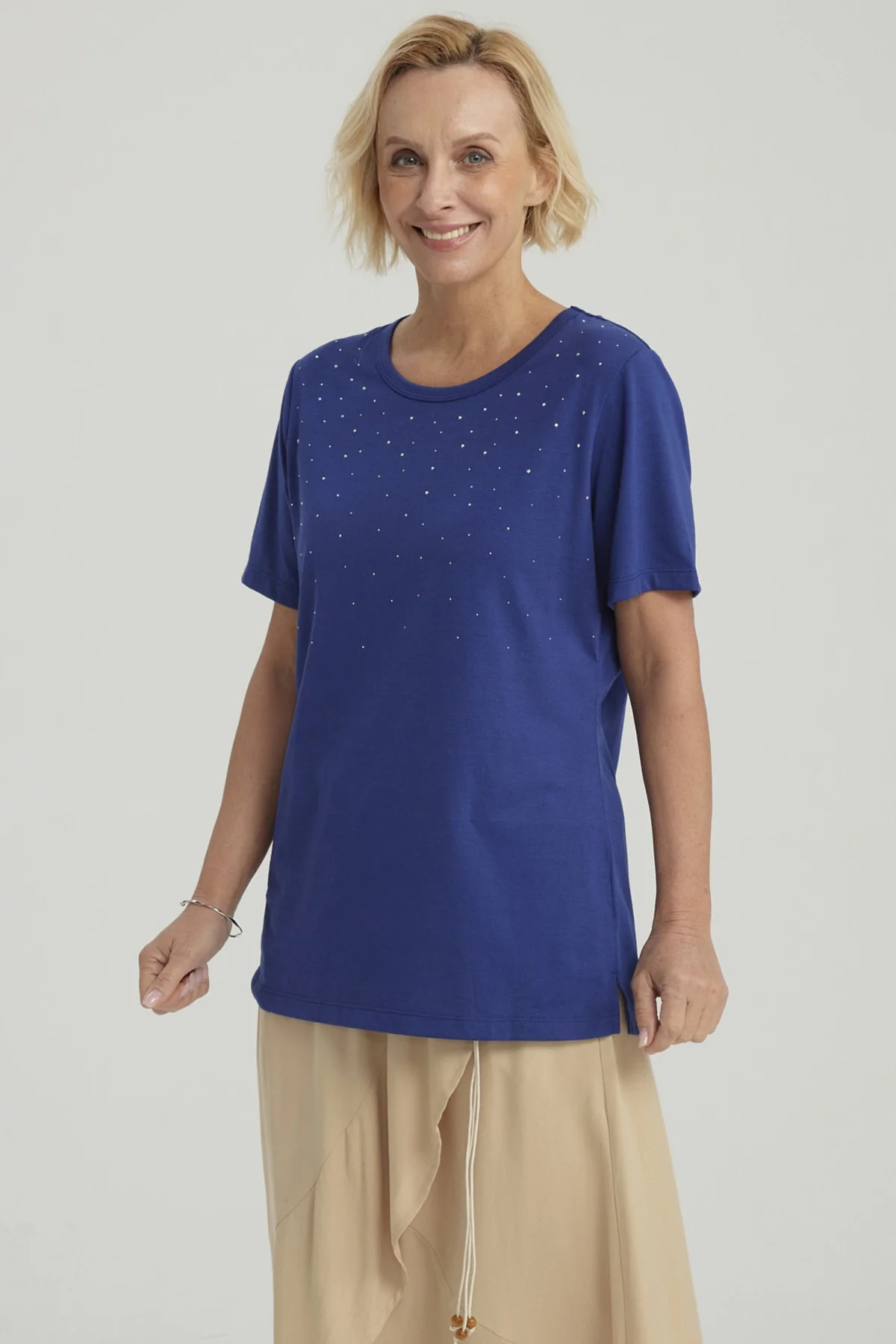 Polera Mujer Con Tachas Azul Oscuro - Image 2