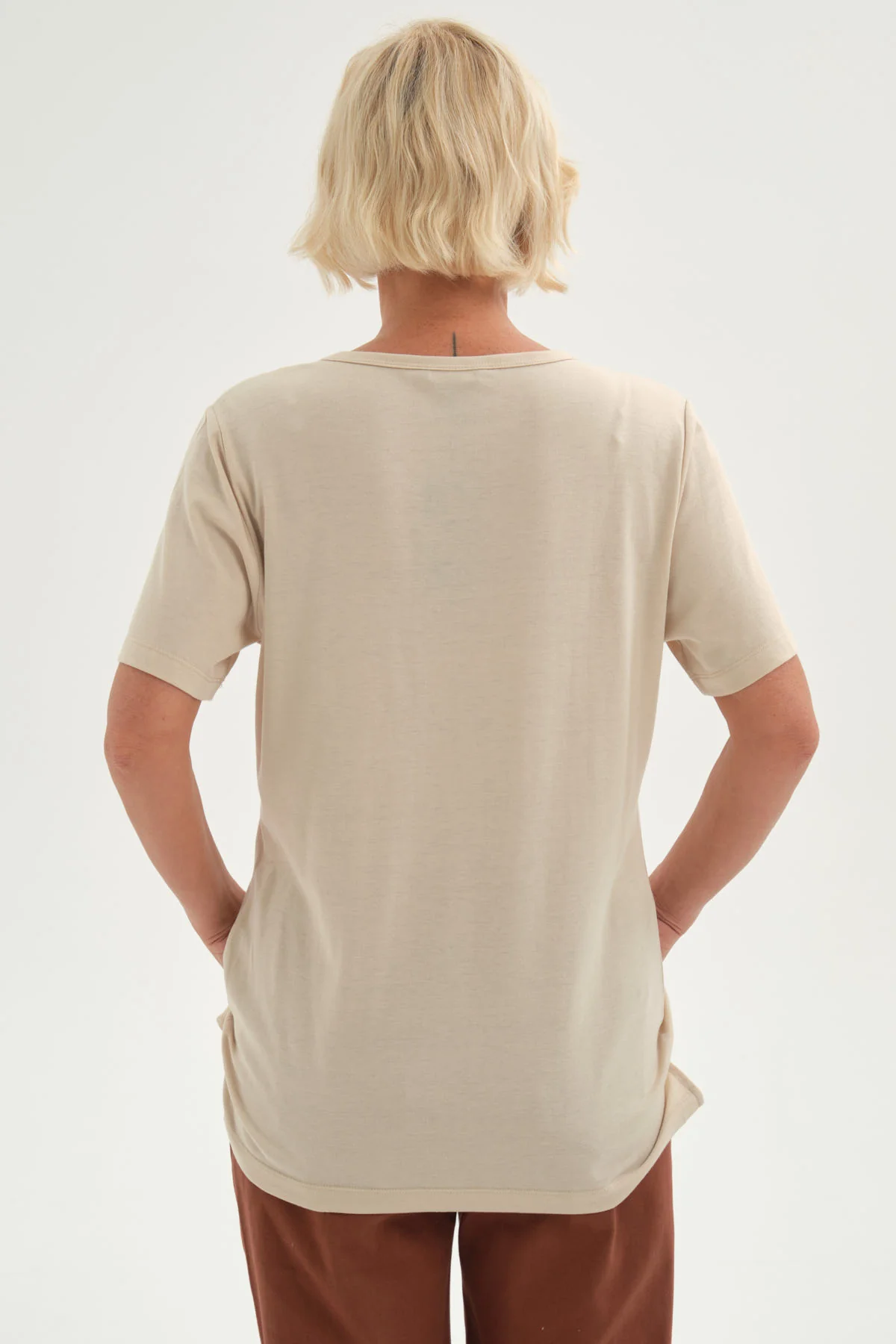 Polera Mujer Con Tachas Beige - Image 3