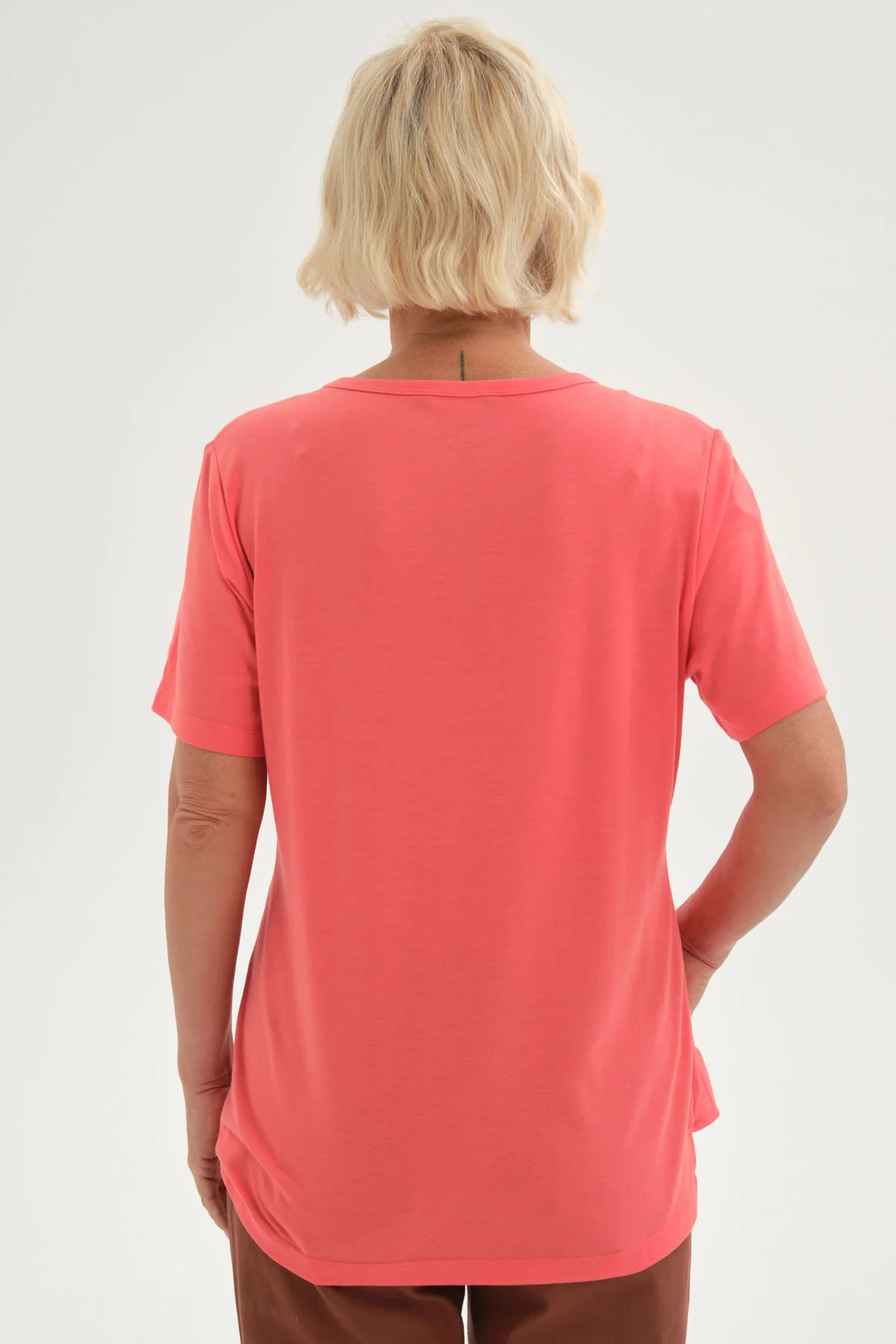 Polera Mujer Con Tachas Coral - Image 3