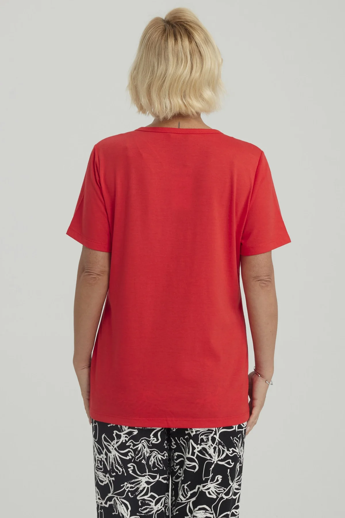 Polera Mujer Con Tachas Rojo - Image 3