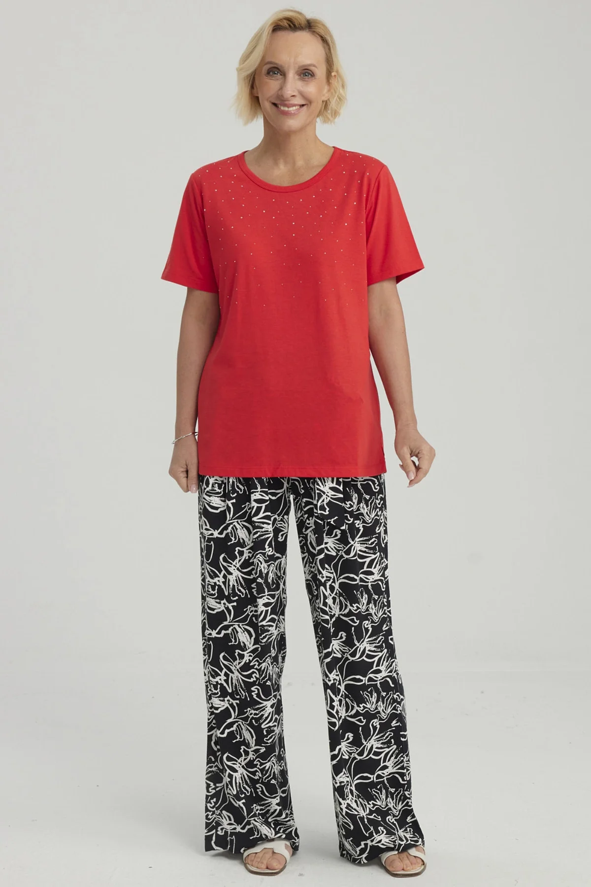 Polera Mujer Con Tachas Rojo - Image 4