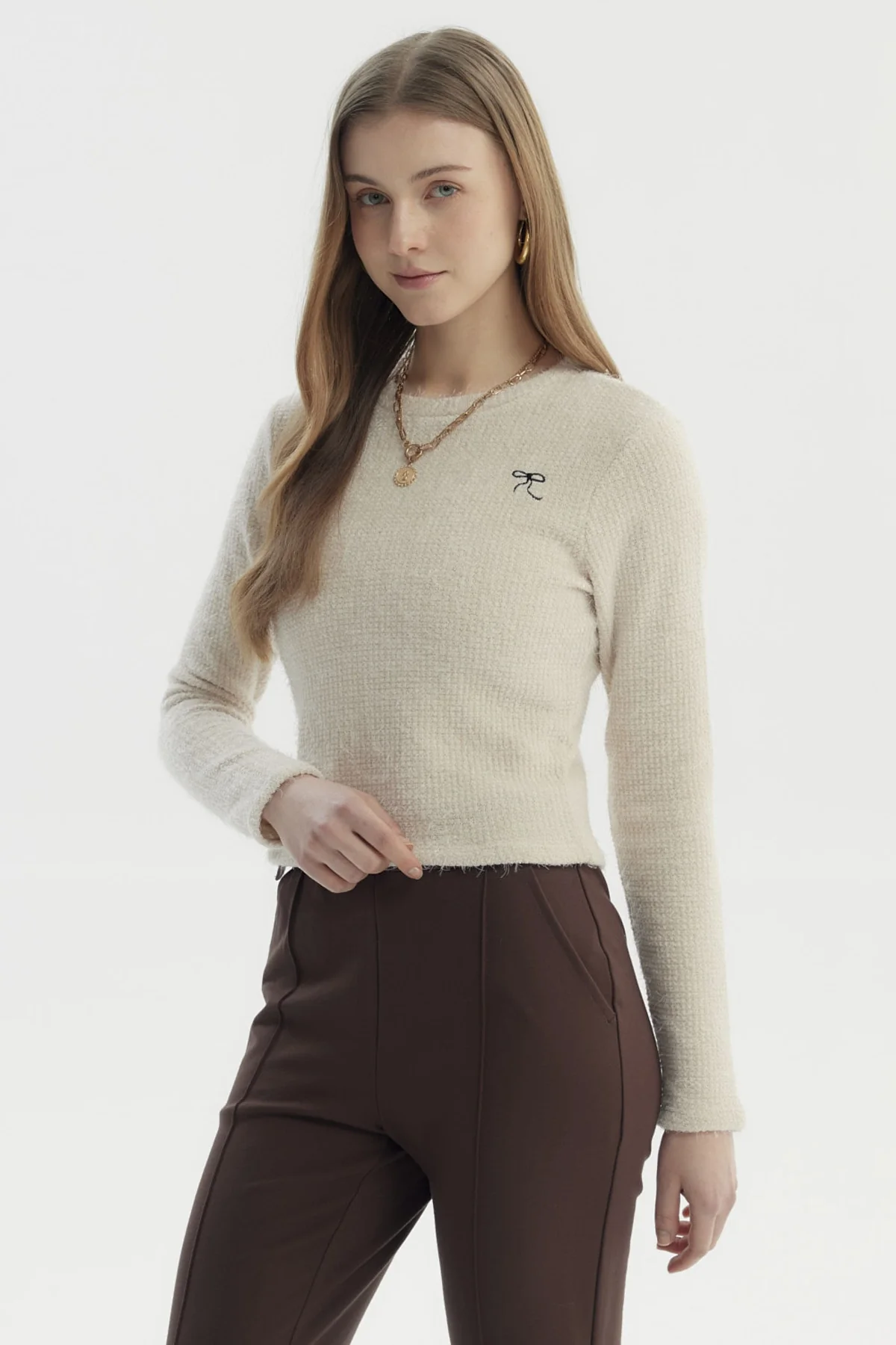 Polera Mujer Con Textura Afelpada Beige Claro - Image 2