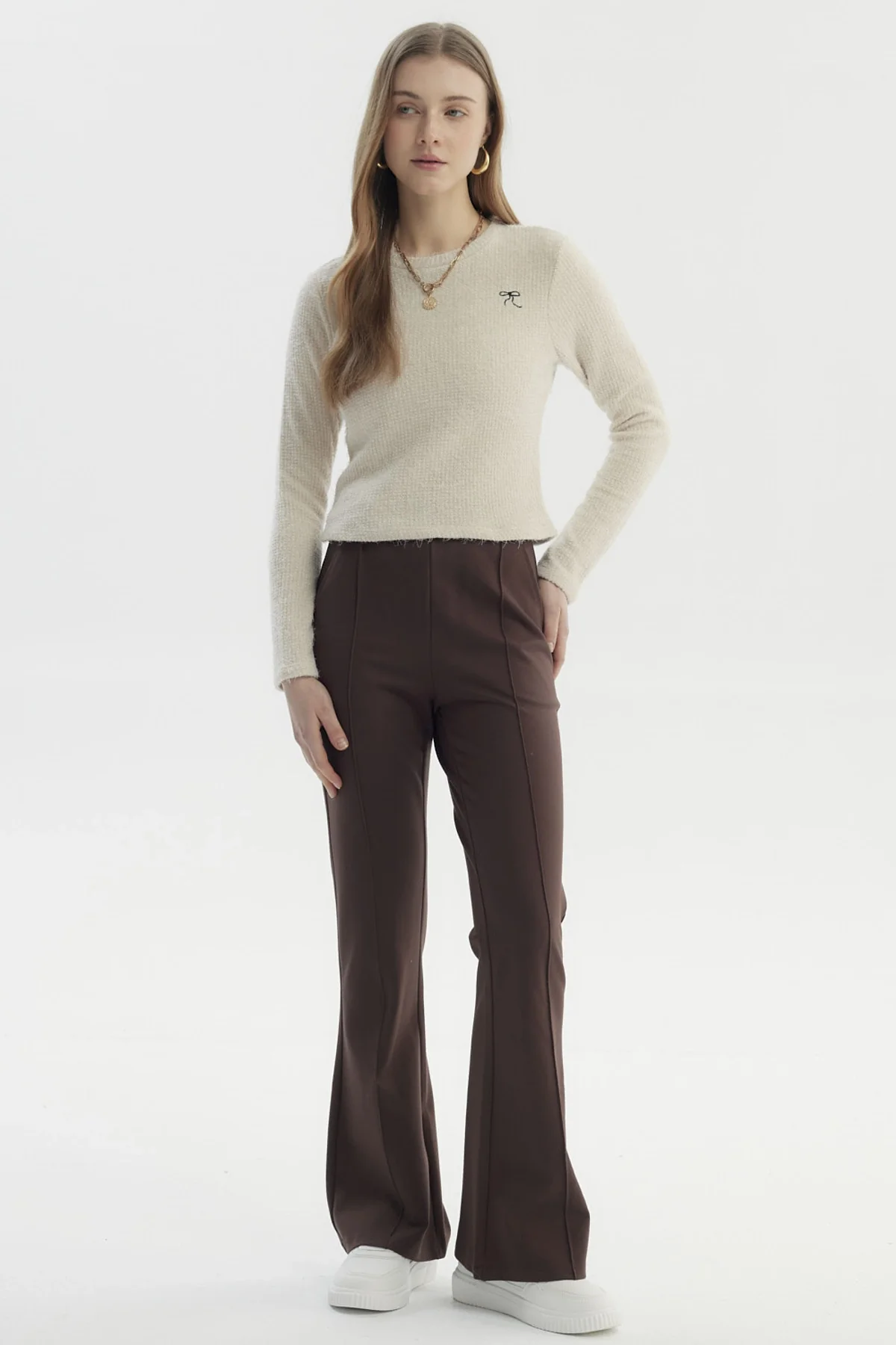 Polera Mujer Con Textura Afelpada Beige Claro - Image 4