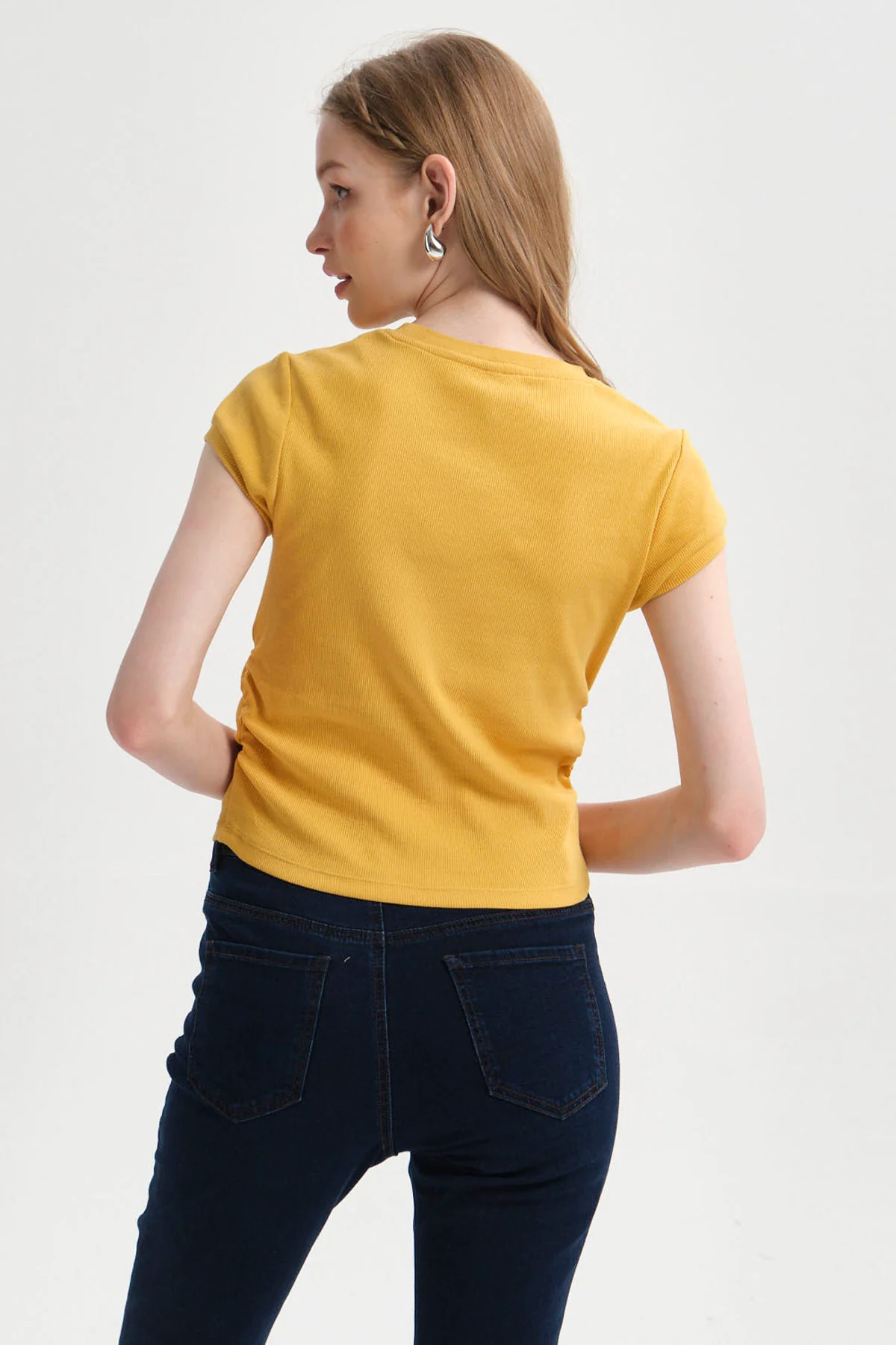 Polera Mujer Cropped Amarillo - Image 3